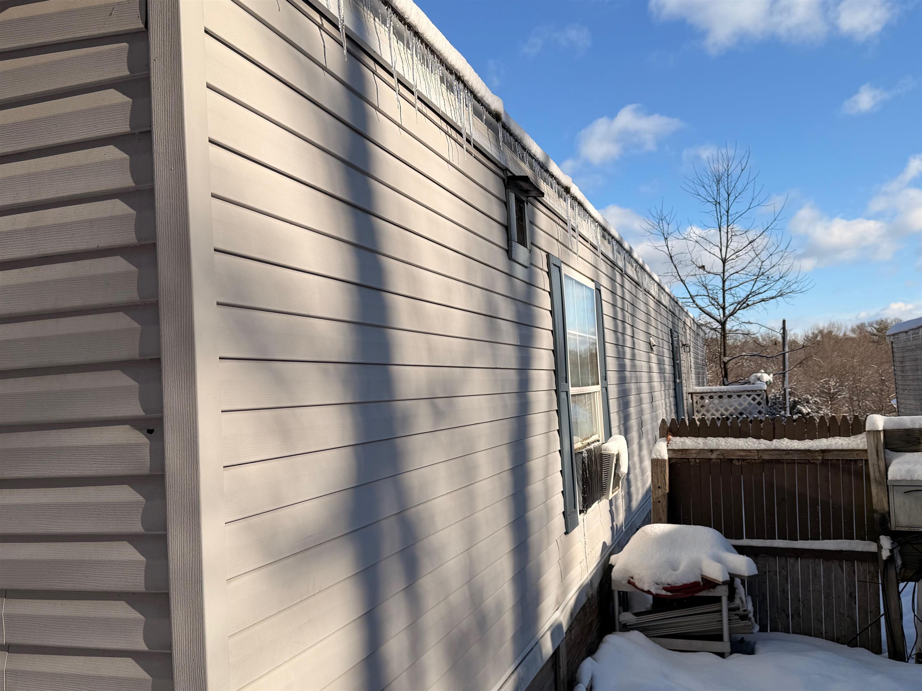 15 Trail St, Franklin, NH 03235-2026