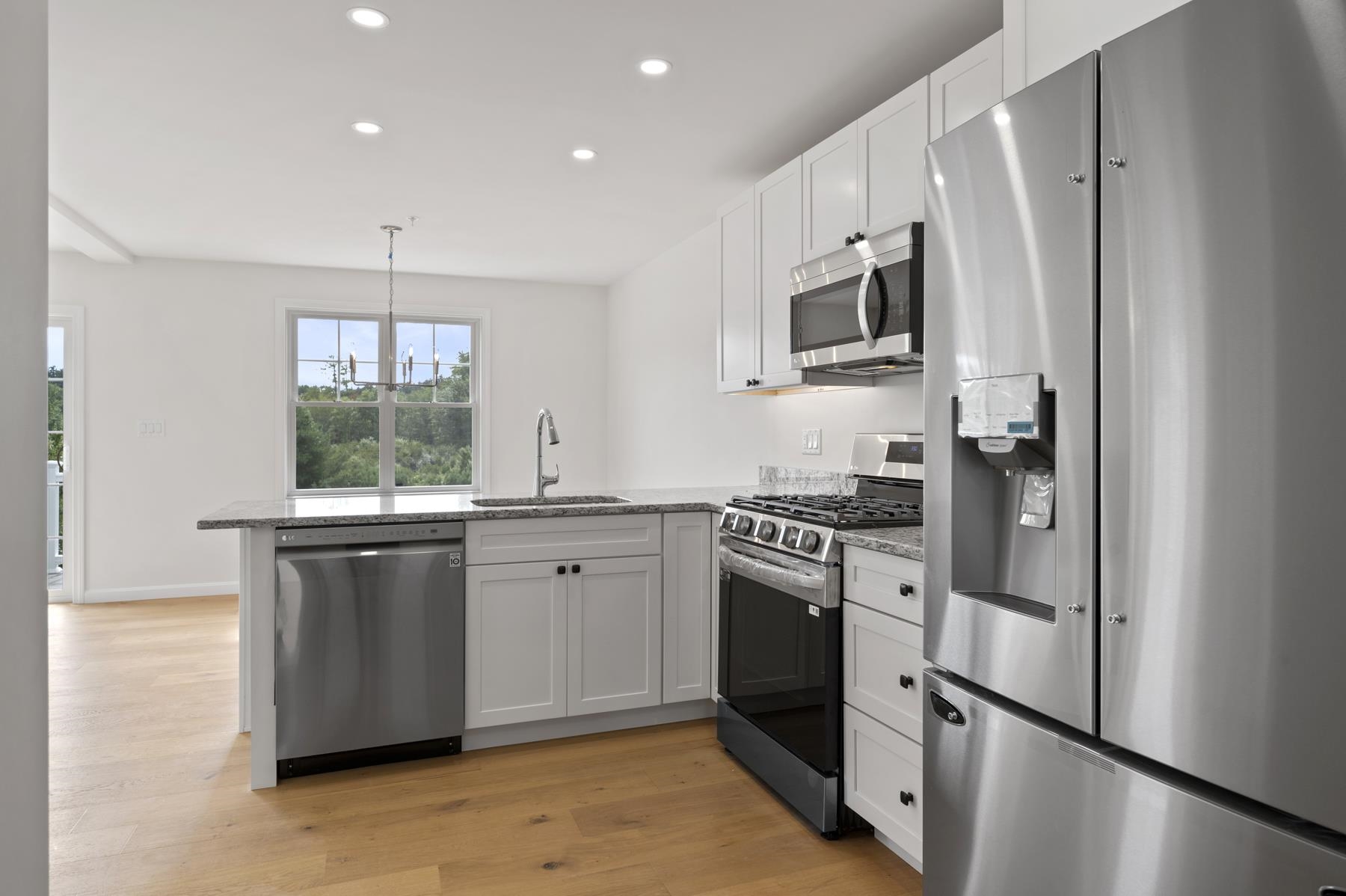 21 Crestview Way, Raymond, NH 03077