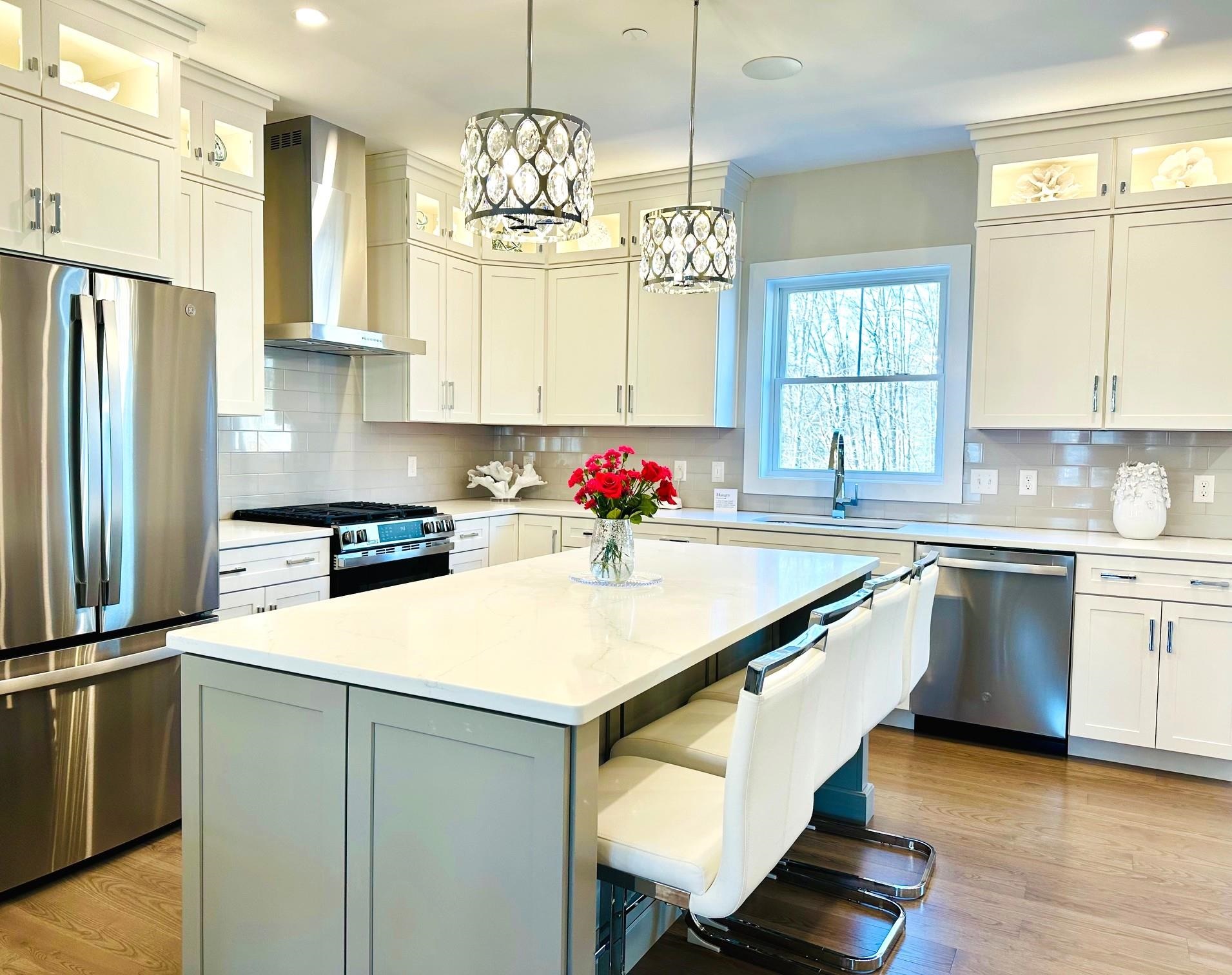 16 Elise Ave, Londonderry, NH 03053