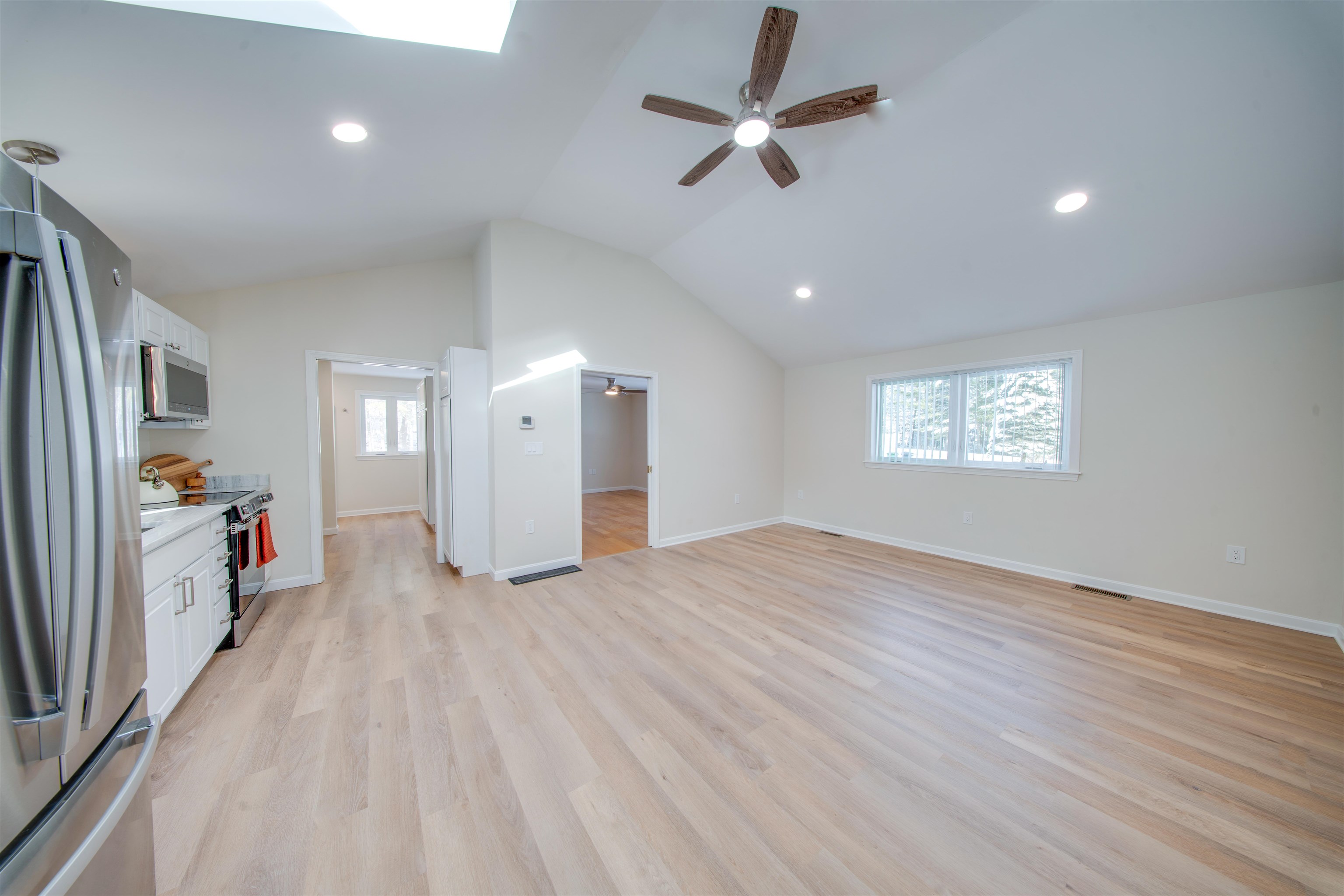 3 Woodbury Dr, Nashua, NH 03062