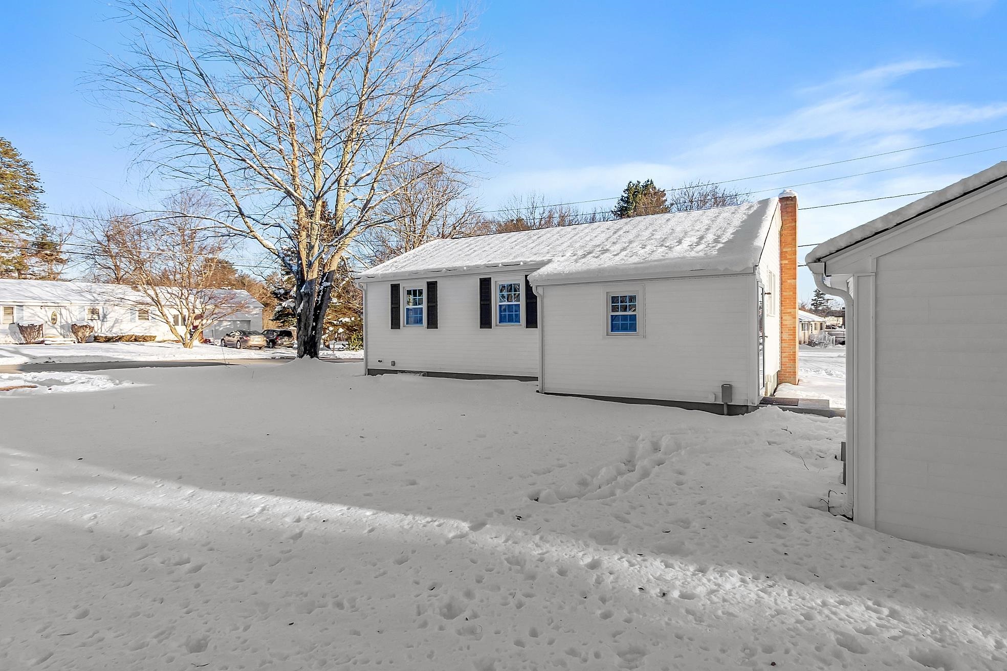 13 Centerville Dr, Salem, NH 03079-2311