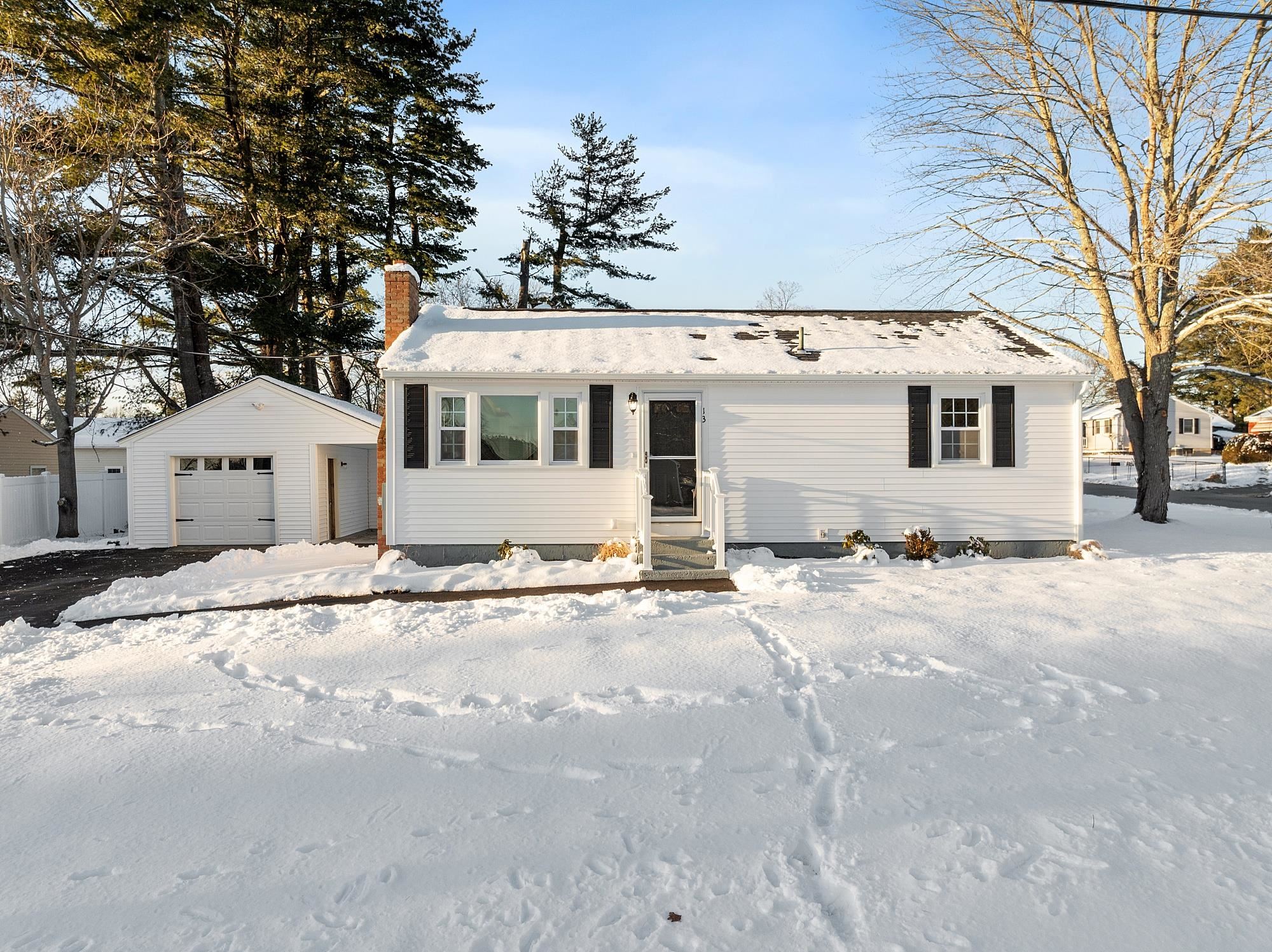 13 Centerville Dr, Salem, NH 03079-2311