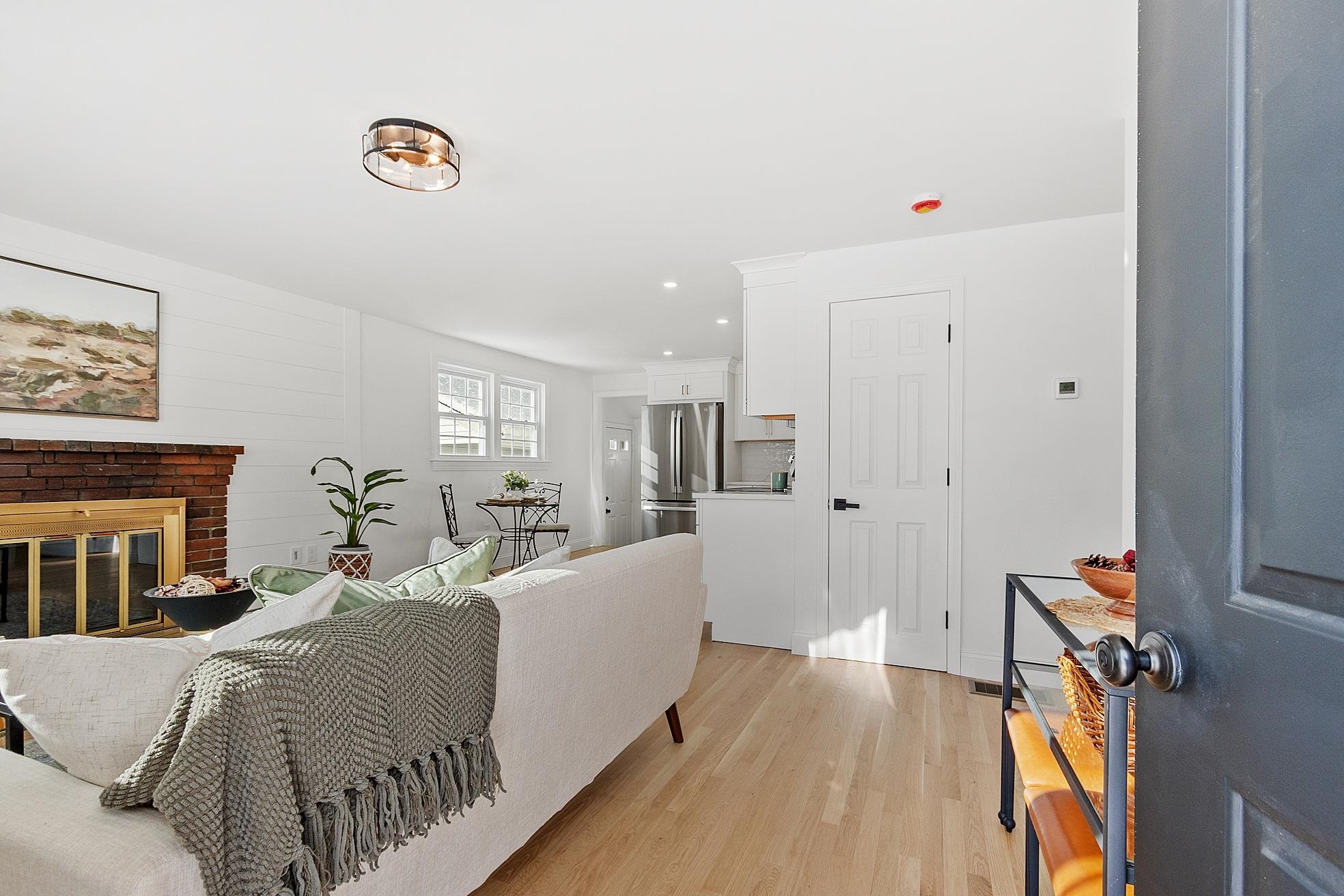 13 Centerville Dr, Salem, NH 03079-2311