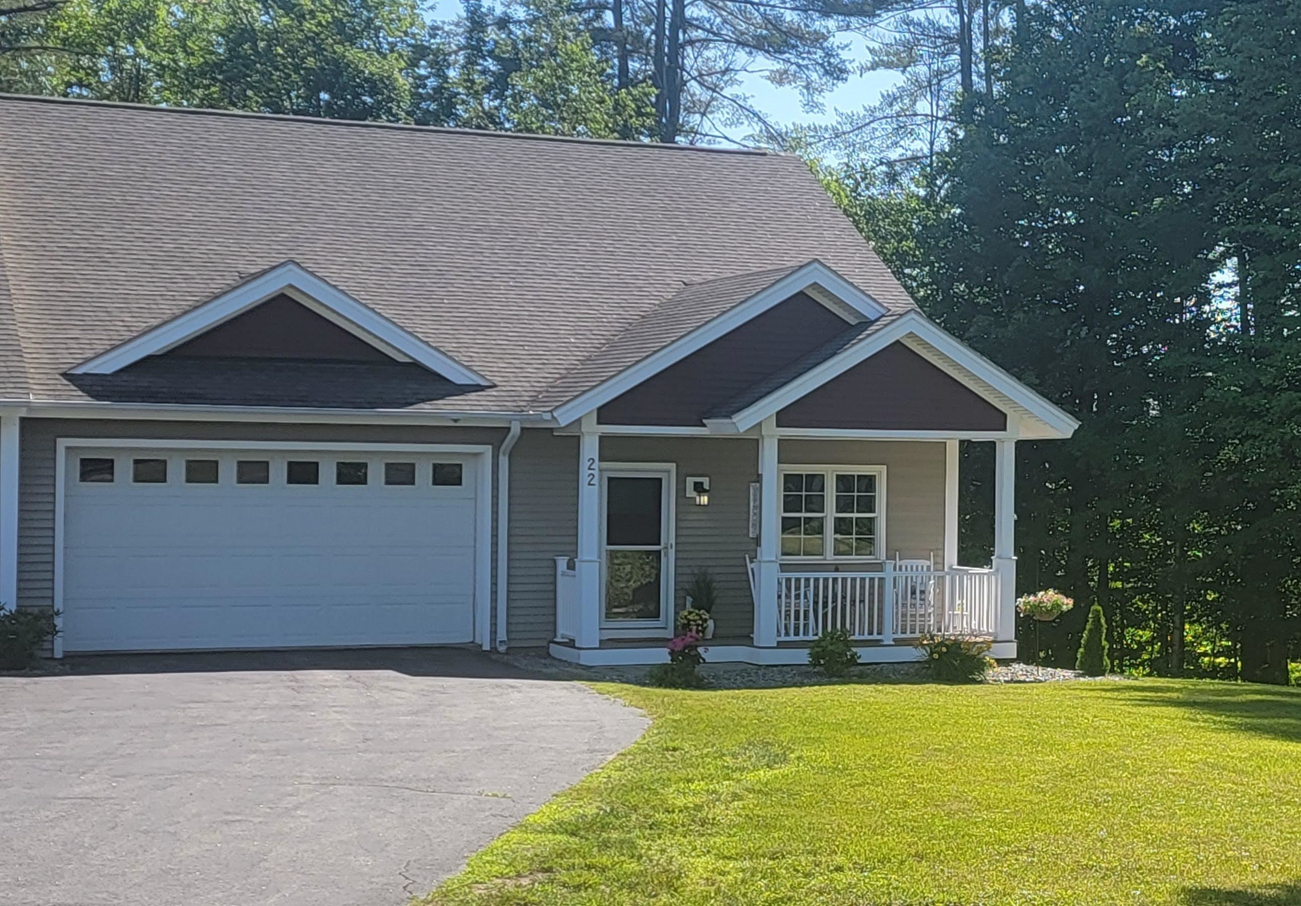 22 Stonehenge Cir, Northfield, NH 03276