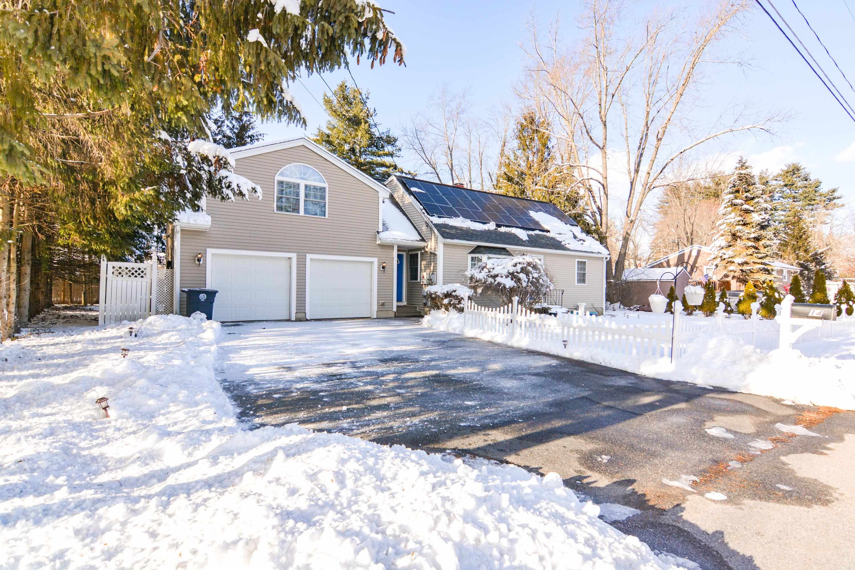 14 Millbrook Dr, Nashua, NH 03062