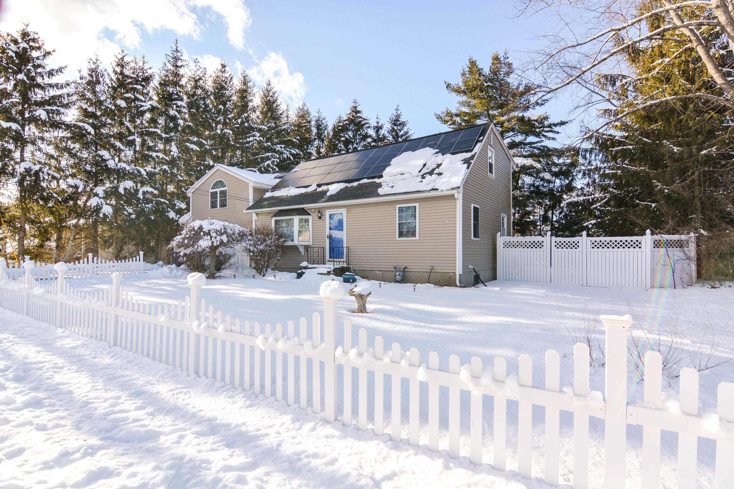 14 Millbrook Dr, Nashua, NH 03062