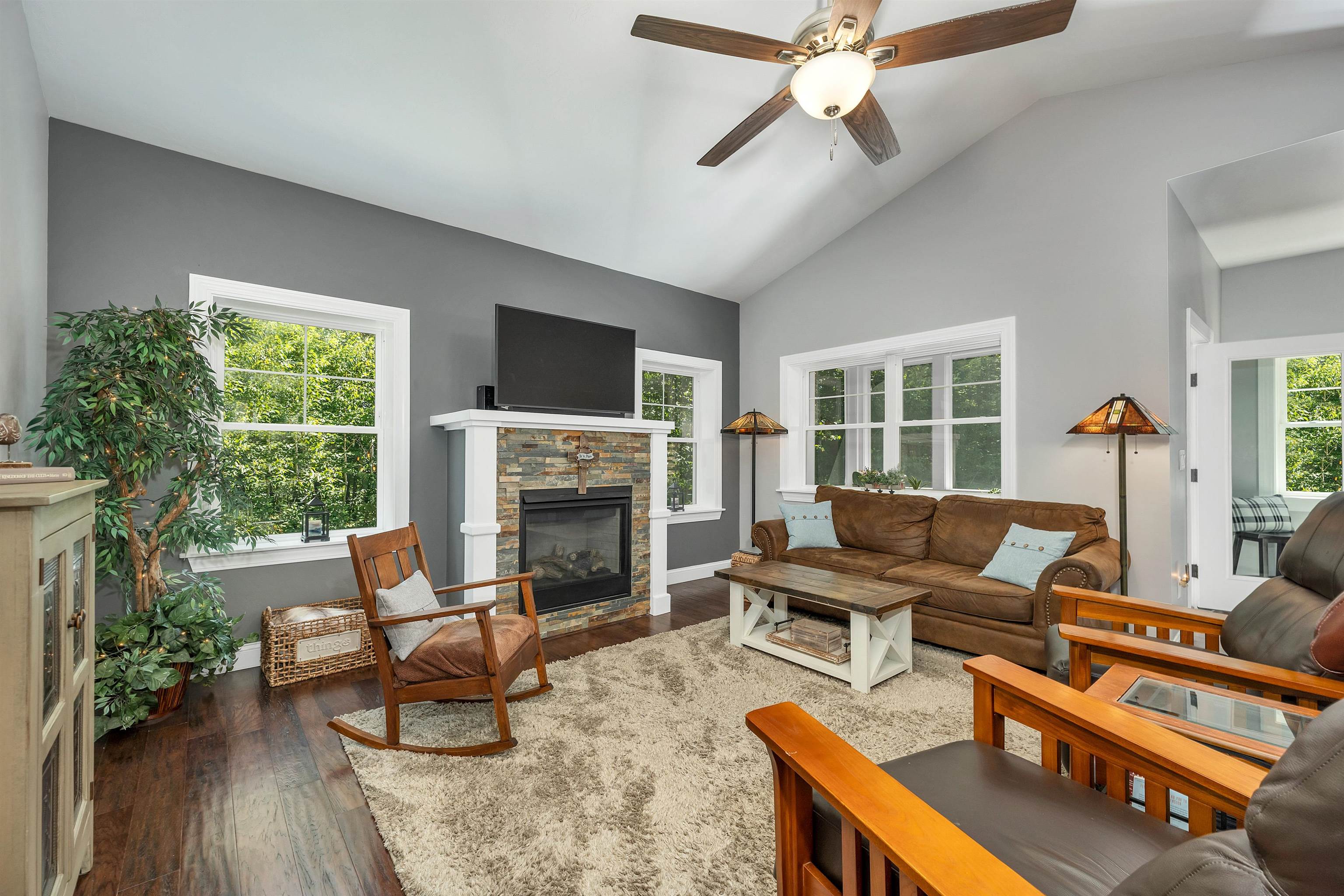 22 Stonehenge Cir, Northfield, NH 03276