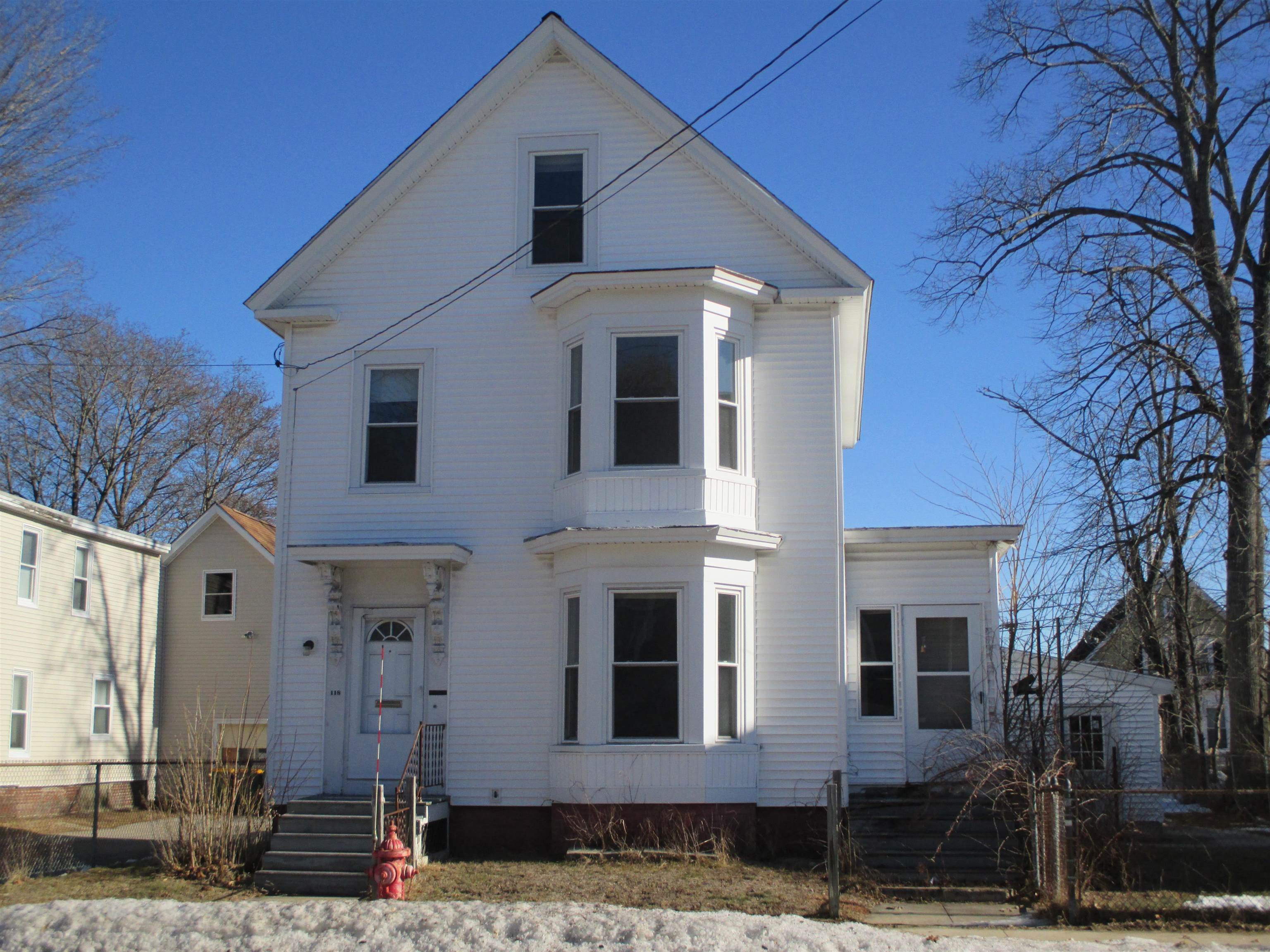 118 Charles St, Rochester, NH 03867