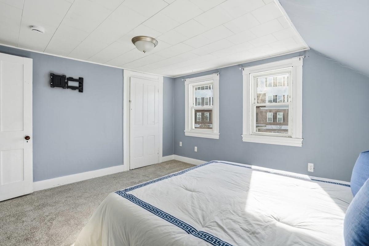 35 First St, Dover, NH 03820