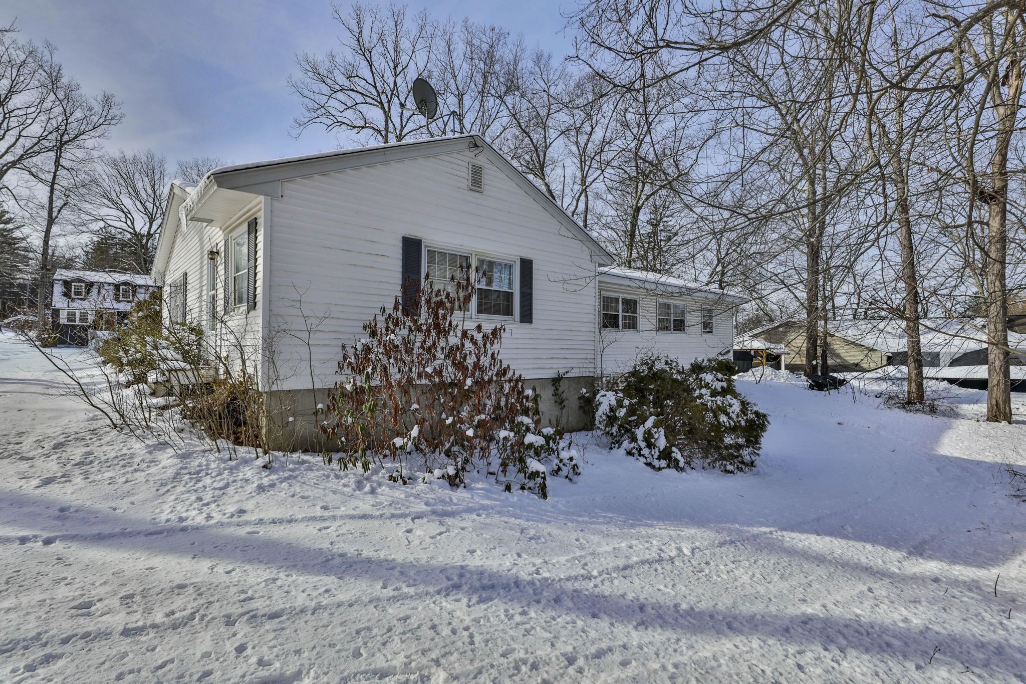 8 Prince Dr, Hudson, NH 03051