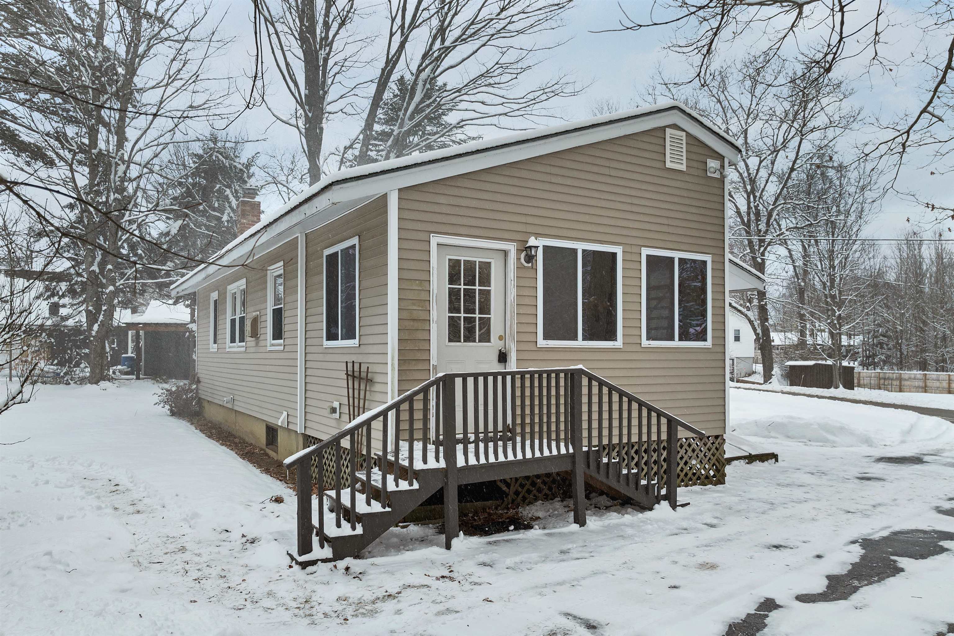 25 Cofran Ave, Northfield, NH 03276