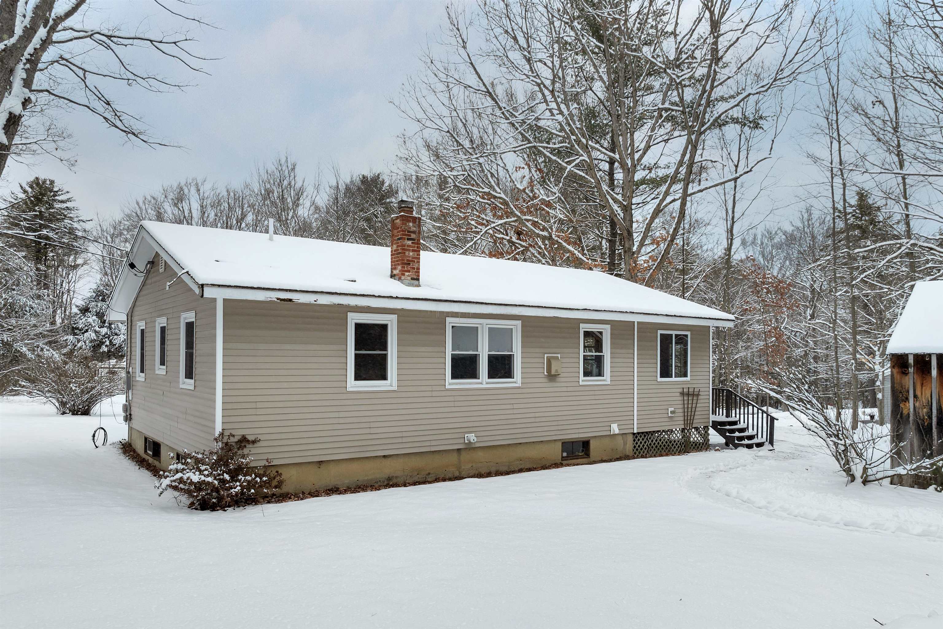 25 Cofran Ave, Northfield, NH 03276