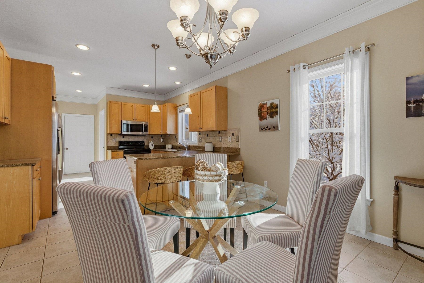 21 Parkman Brook Ln, Stratham, NH 03885