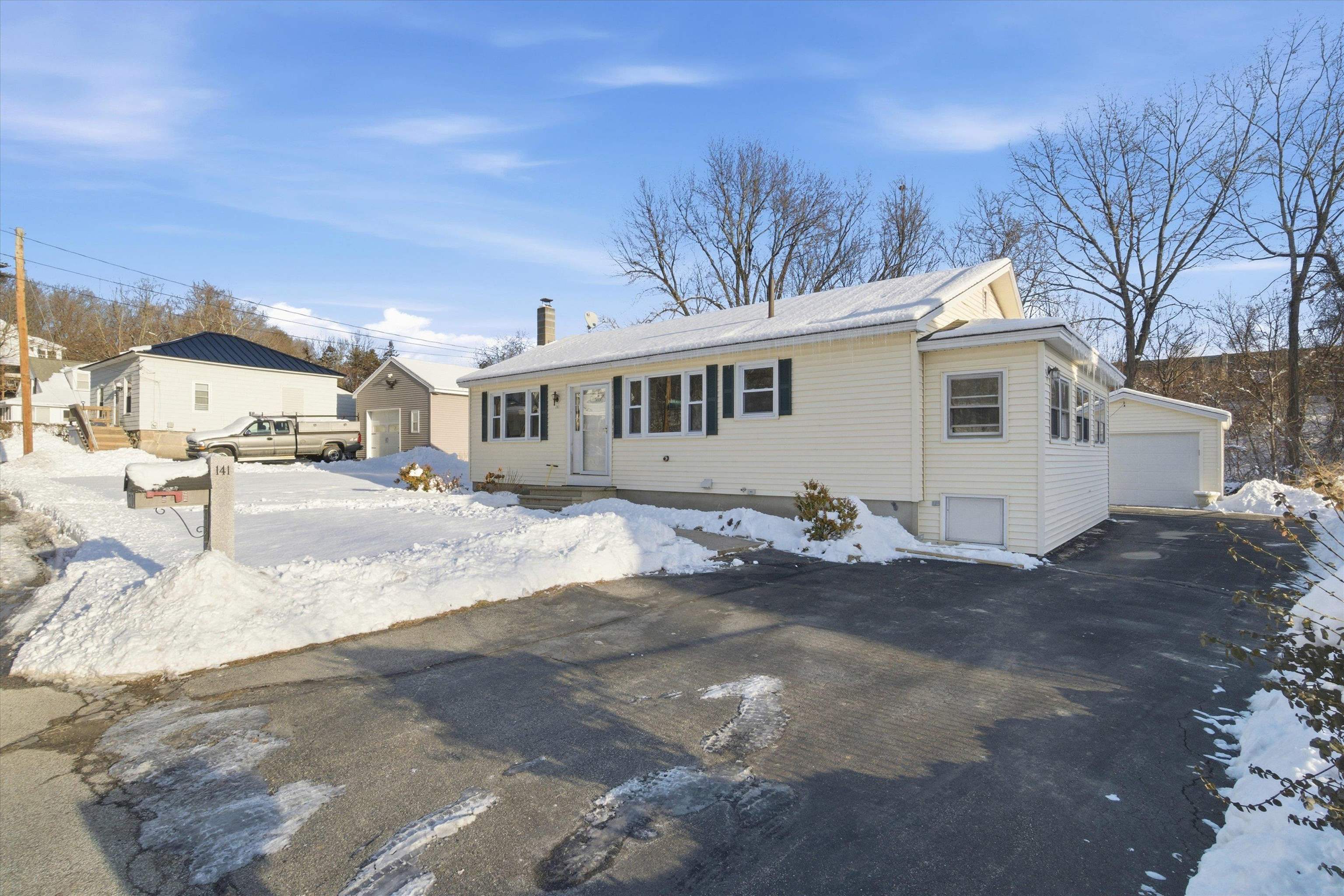 141 Bow St, Manchester, NH 03103