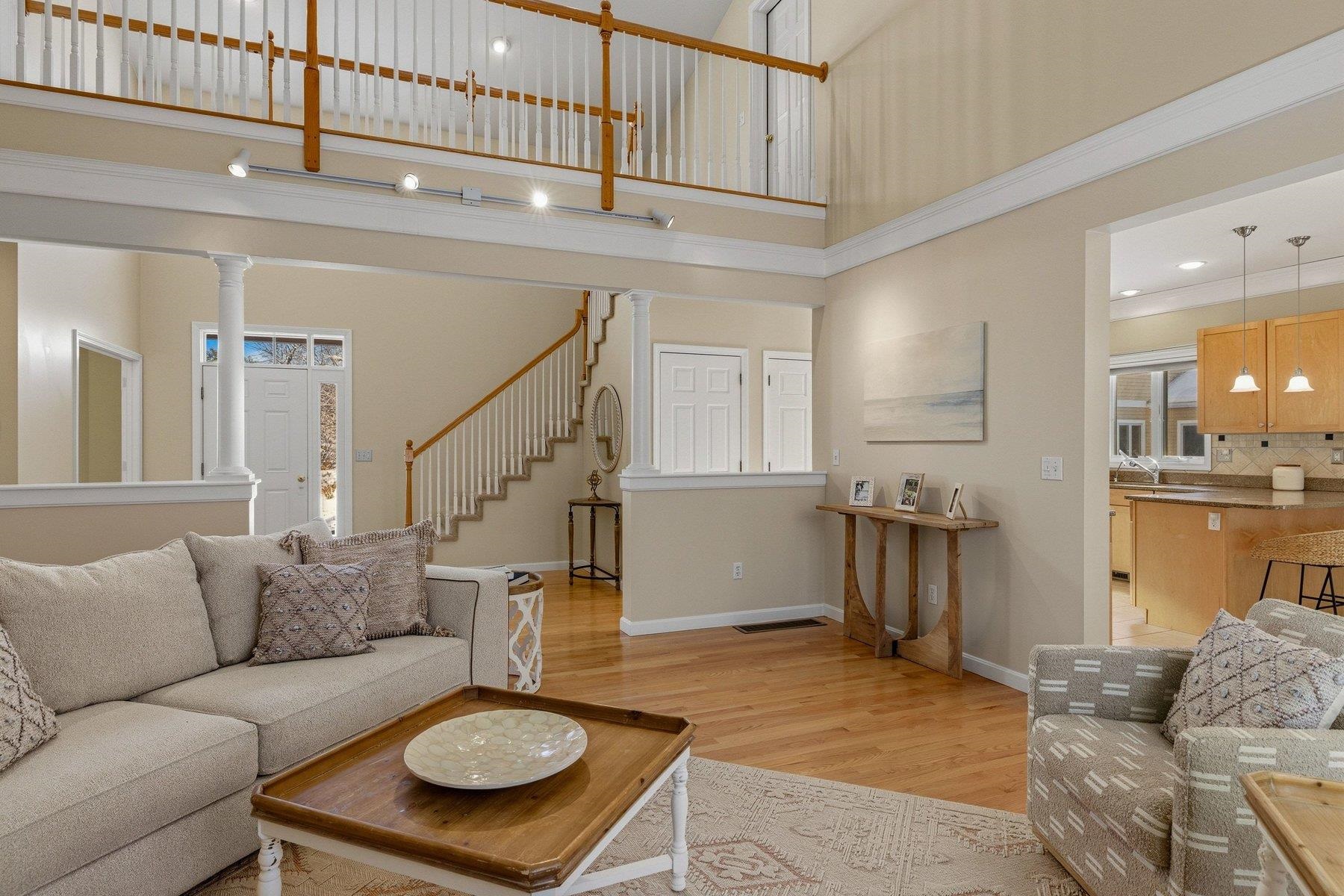 21 Parkman Brook Ln, Stratham, NH 03885