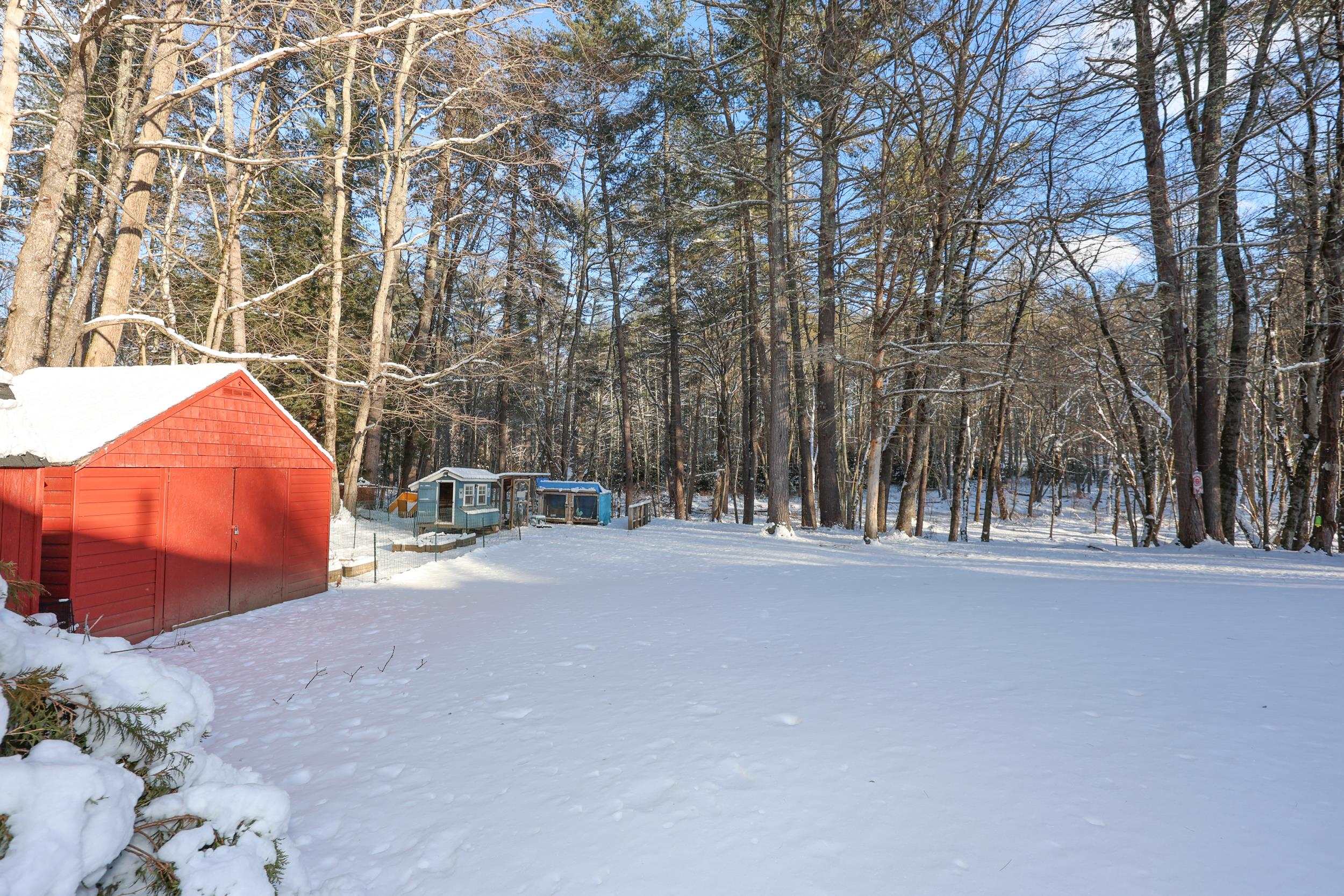 40 Clifton Rd, Bedford, NH 03110