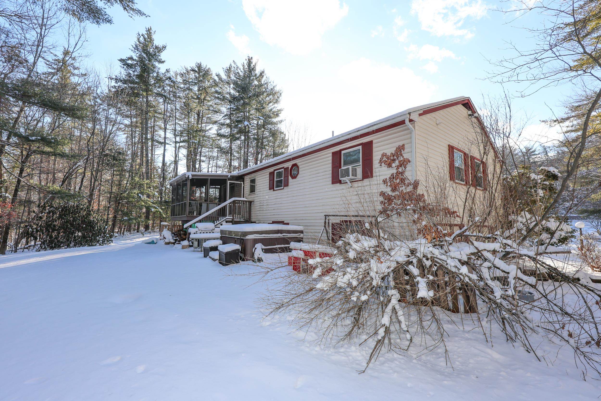 40 Clifton Rd, Bedford, NH 03110