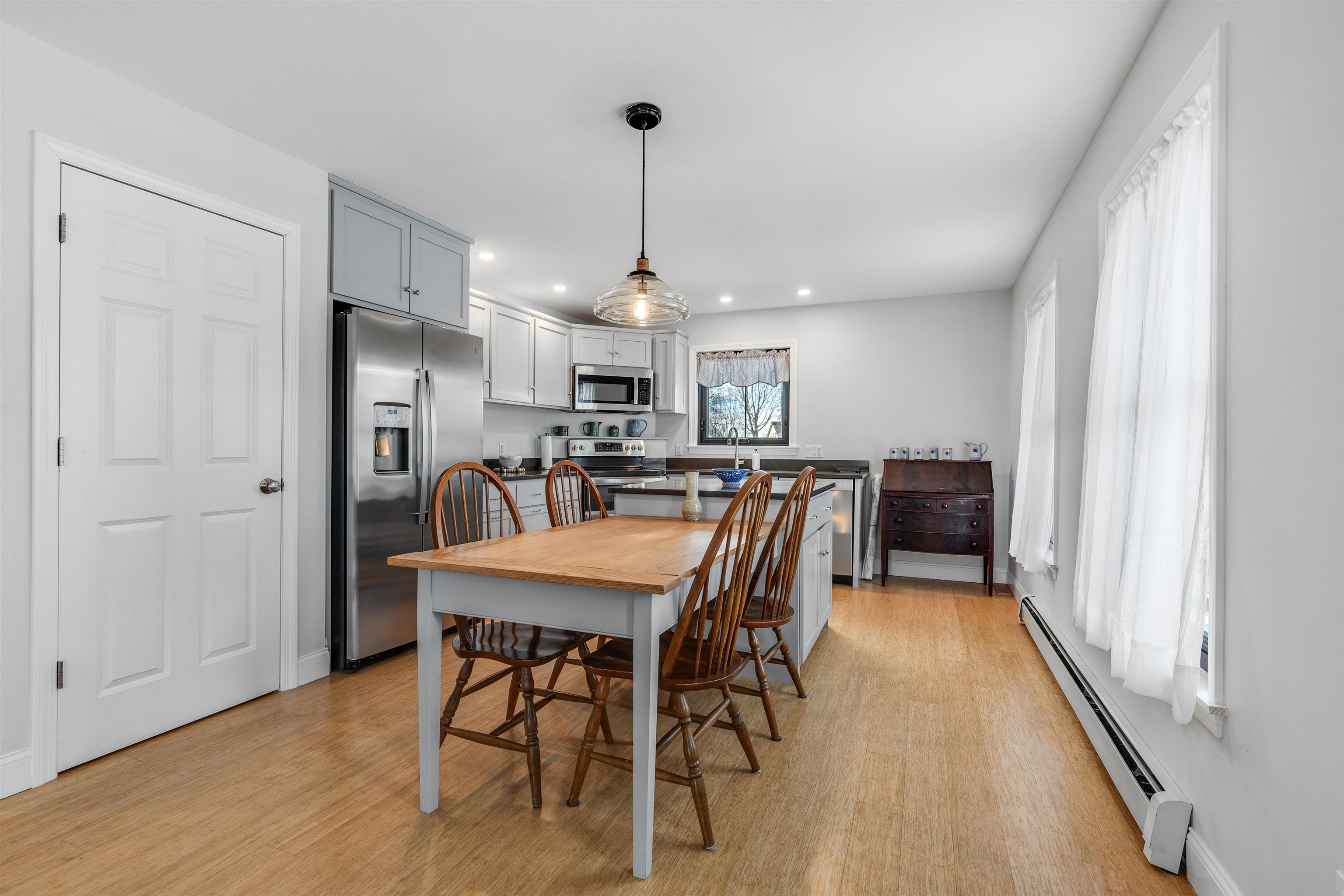 34 Pleasant St, Lyme, NH 03768