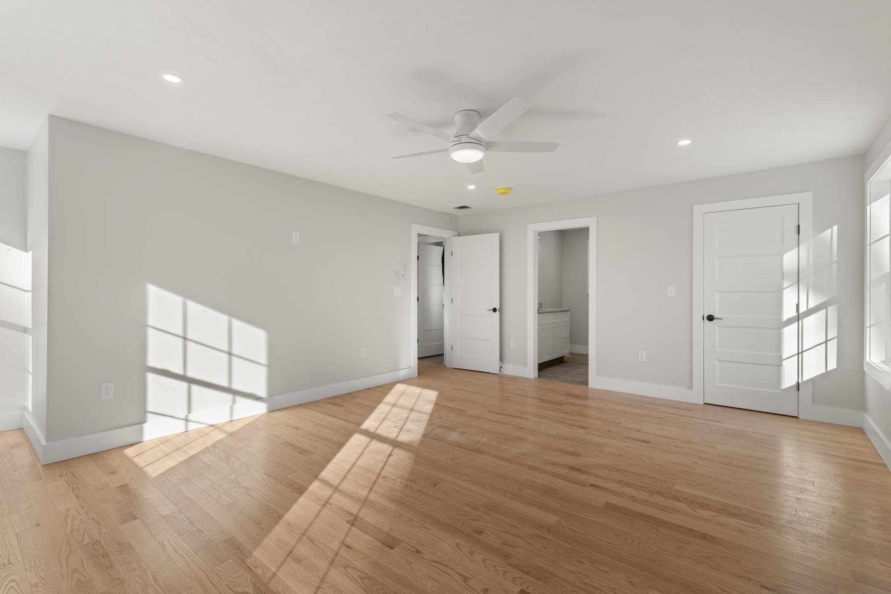 12 Peaslee Rd, Rochester, NH 03867