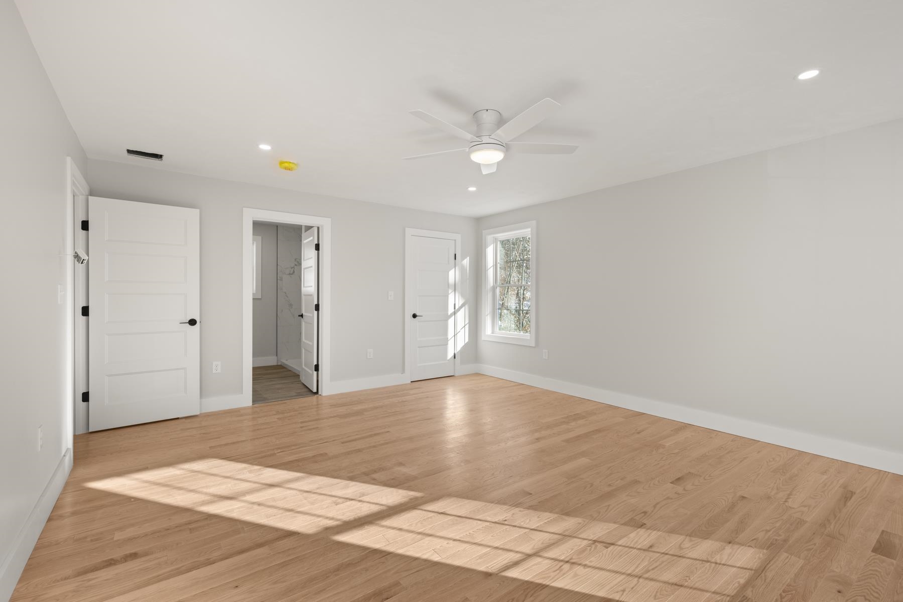 12 Peaslee Rd, Rochester, NH 03867