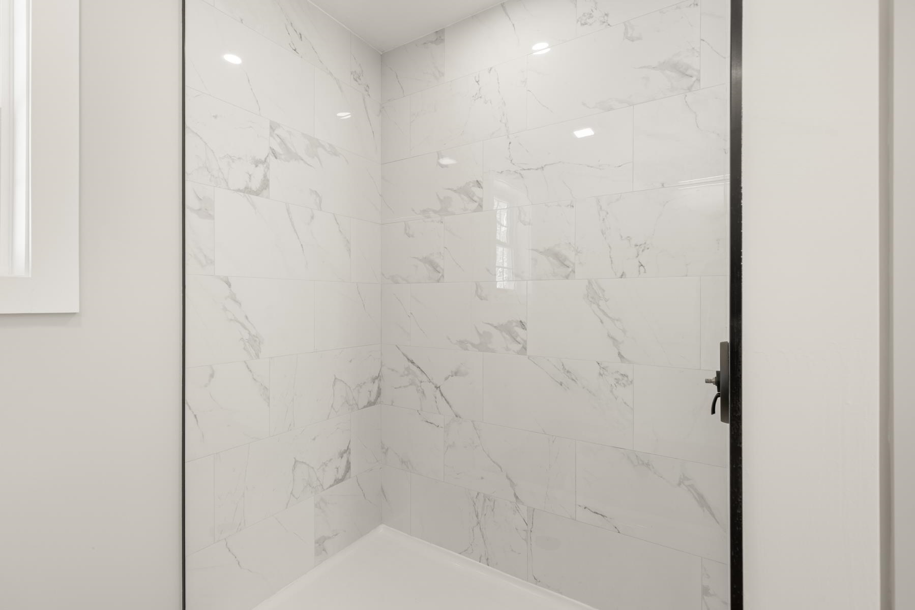 12 Peaslee Rd, Rochester, NH 03867