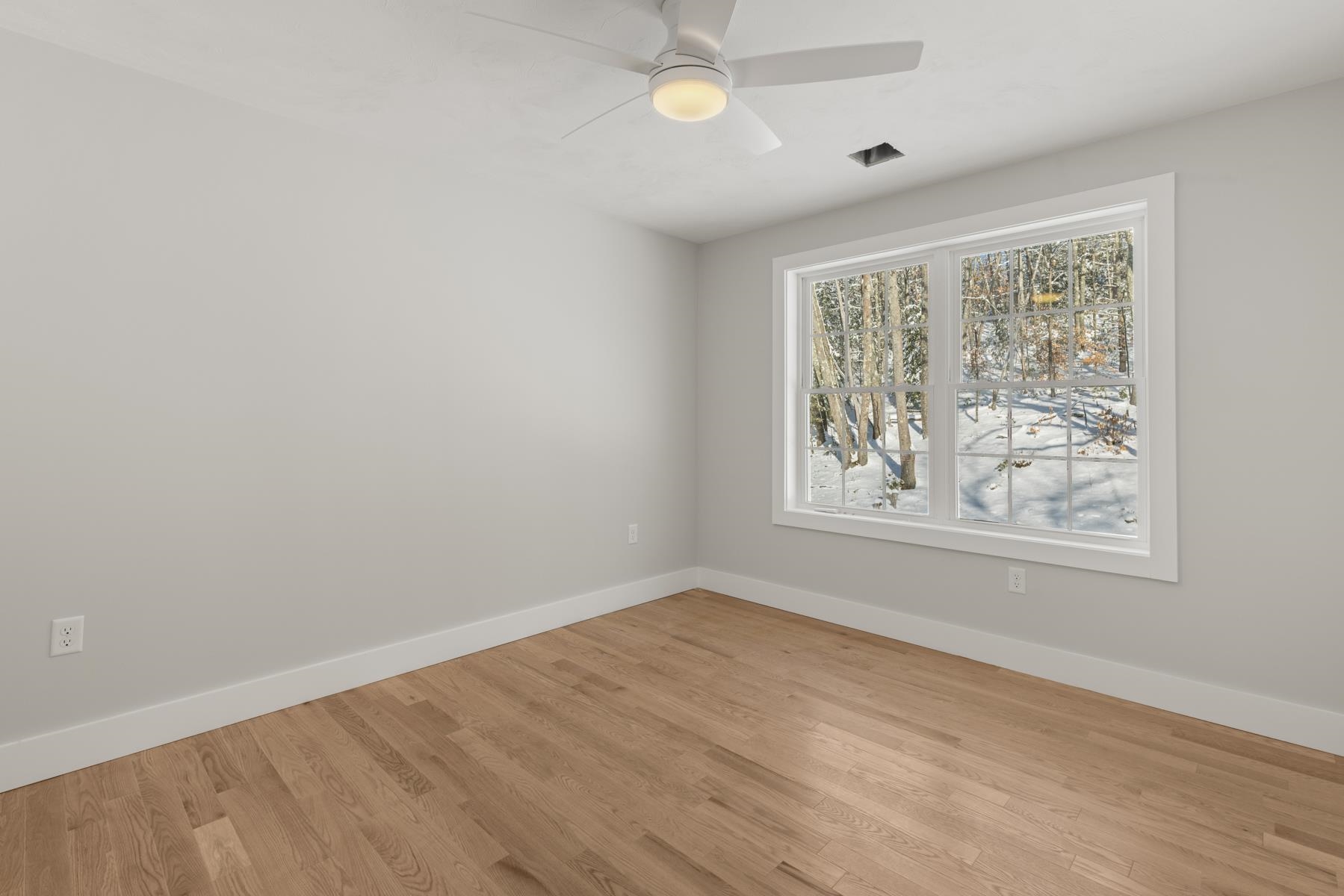 12 Peaslee Rd, Rochester, NH 03867