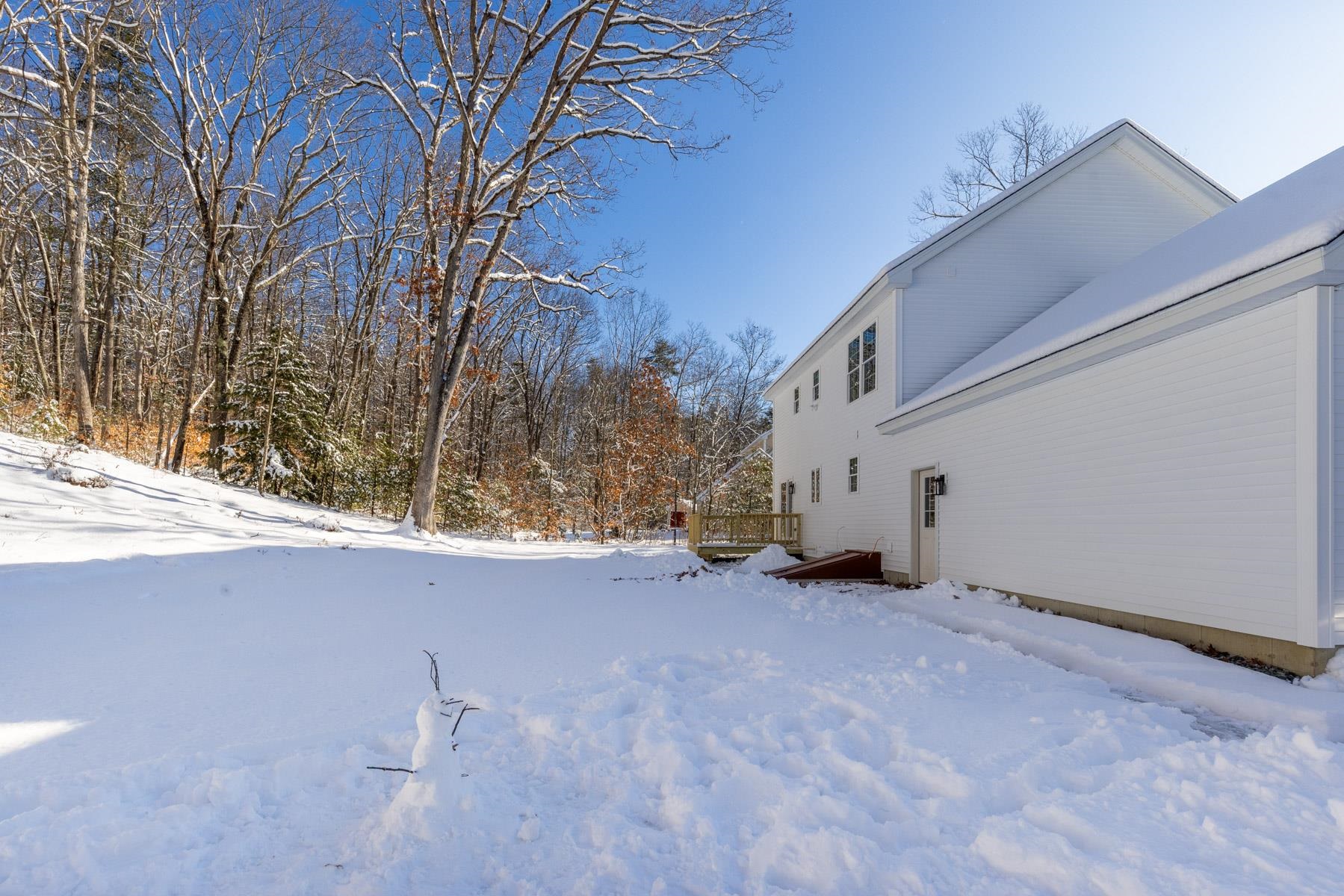 12 Peaslee Rd, Rochester, NH 03867