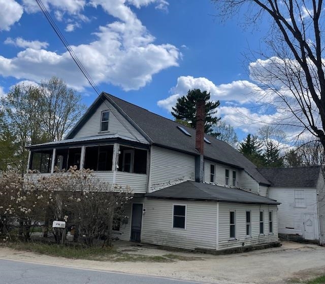 11 White Plains Rd, Webster, NH 03303