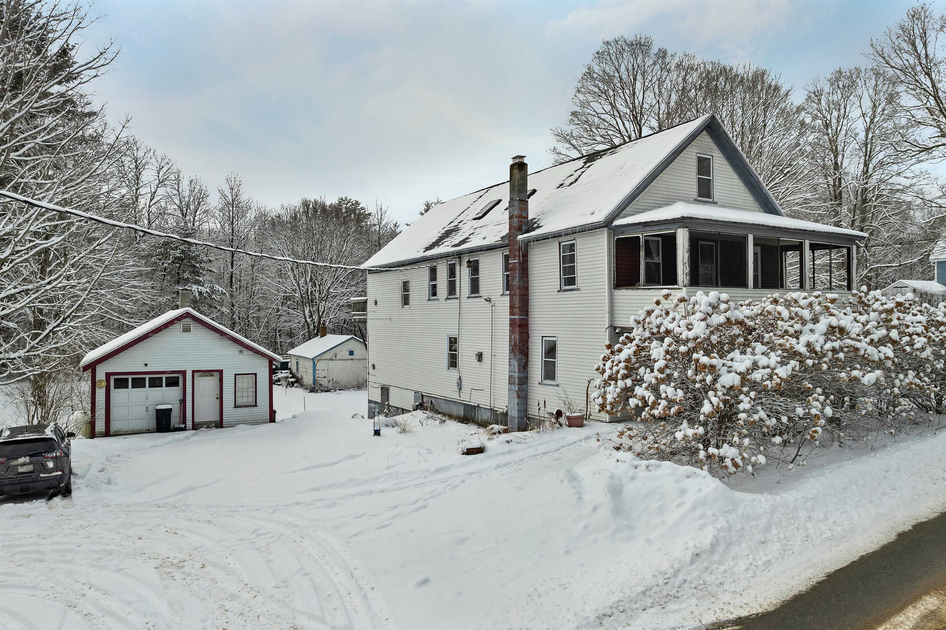 11 White Plains Rd, Webster, NH 03303