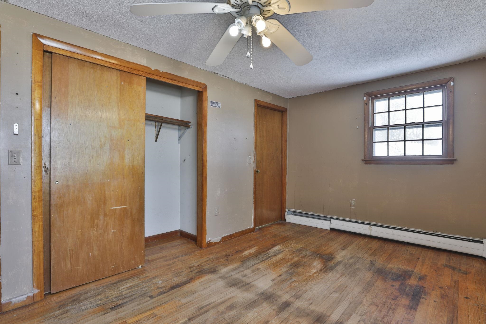 12 Hemlock St, Hudson, NH 03051