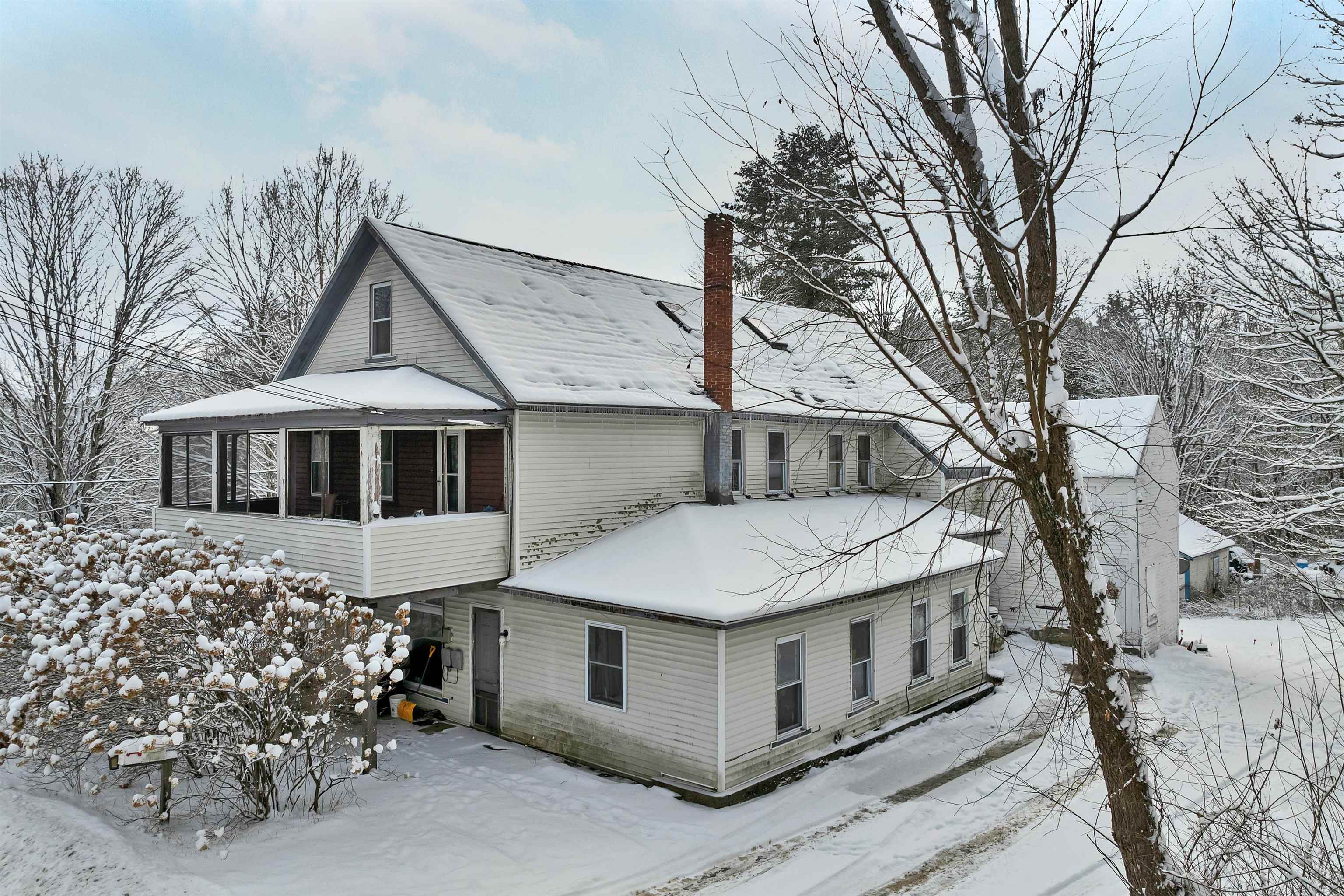 11 White Plains Rd, Webster, NH 03303