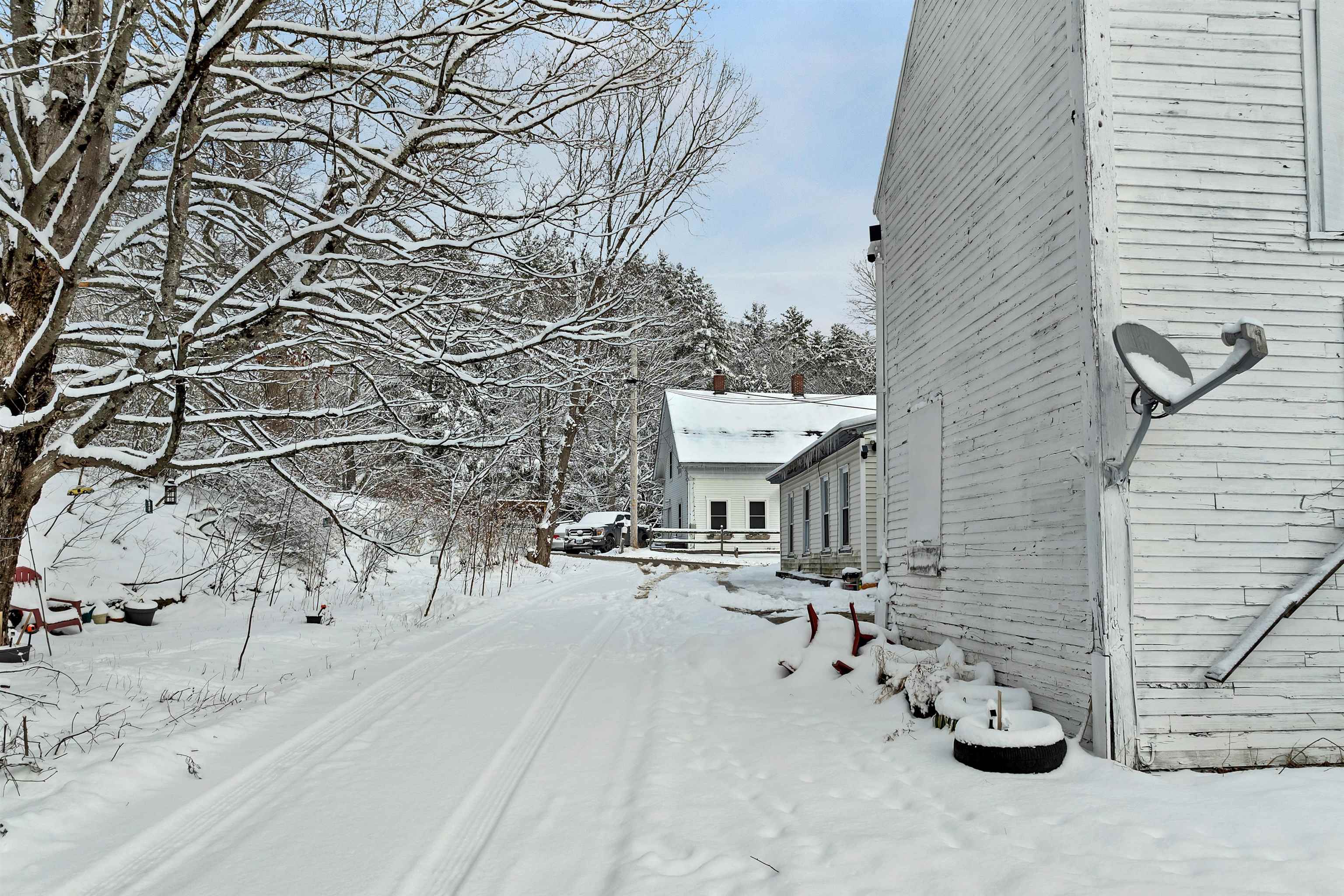 11 White Plains Rd, Webster, NH 03303