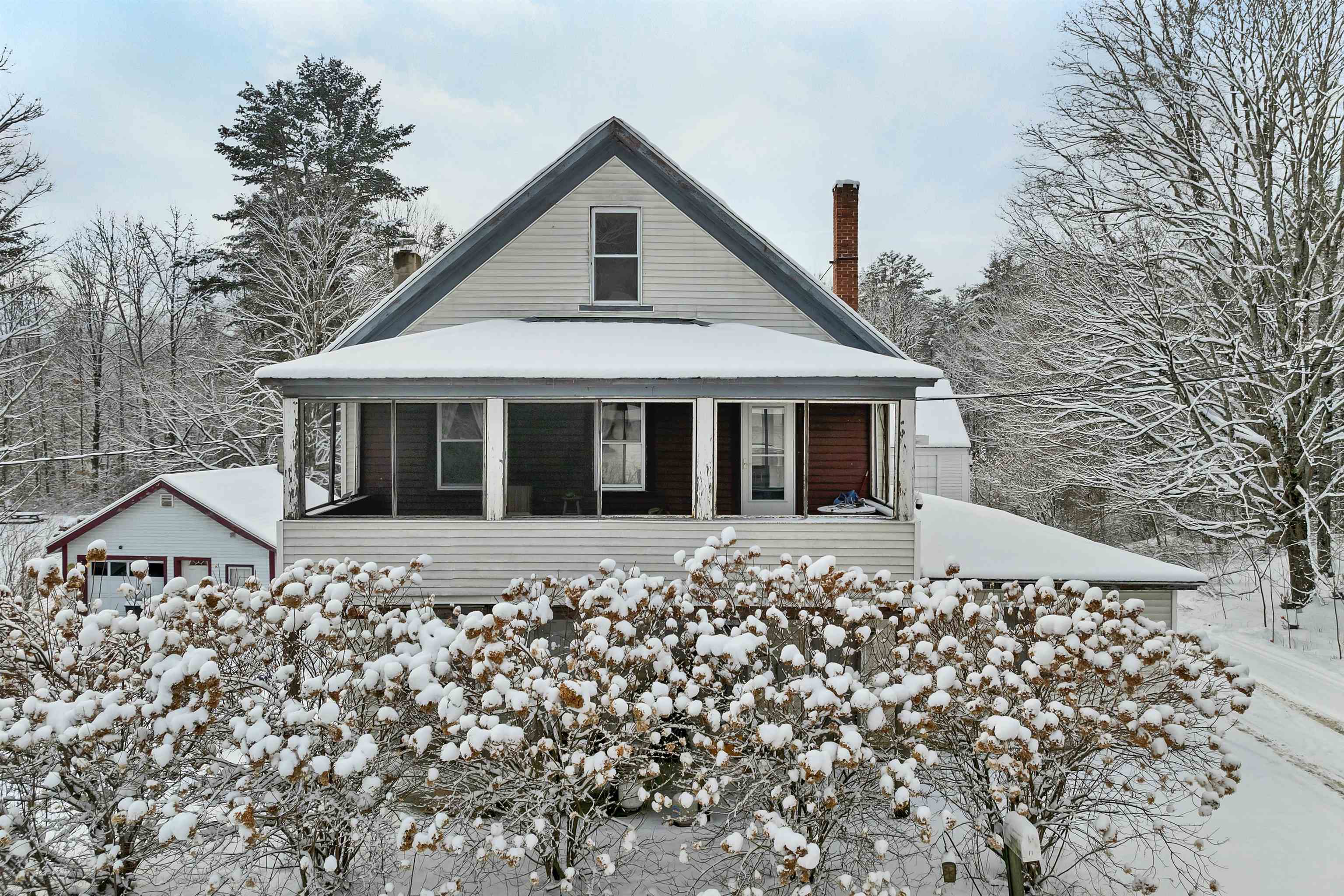 11 White Plains Rd, Webster, NH 03303