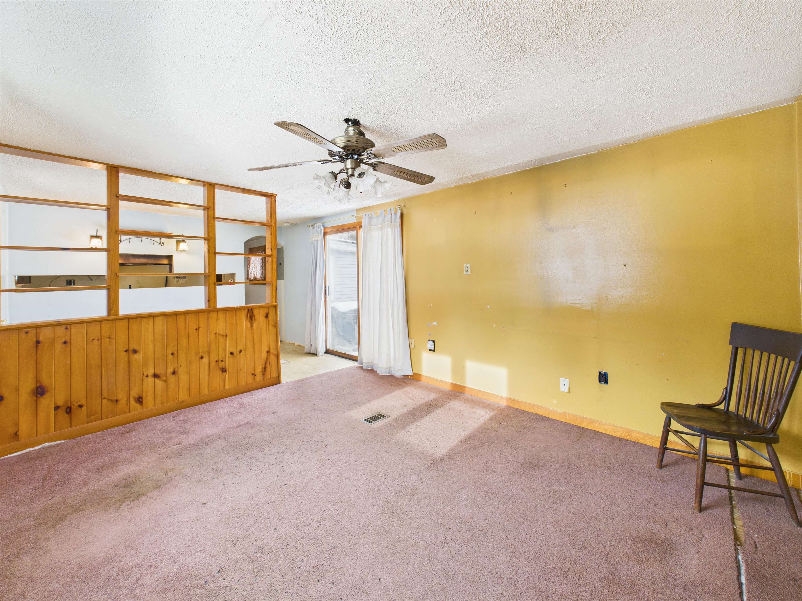 97 Lat Ln, Swanzey, NH 03446