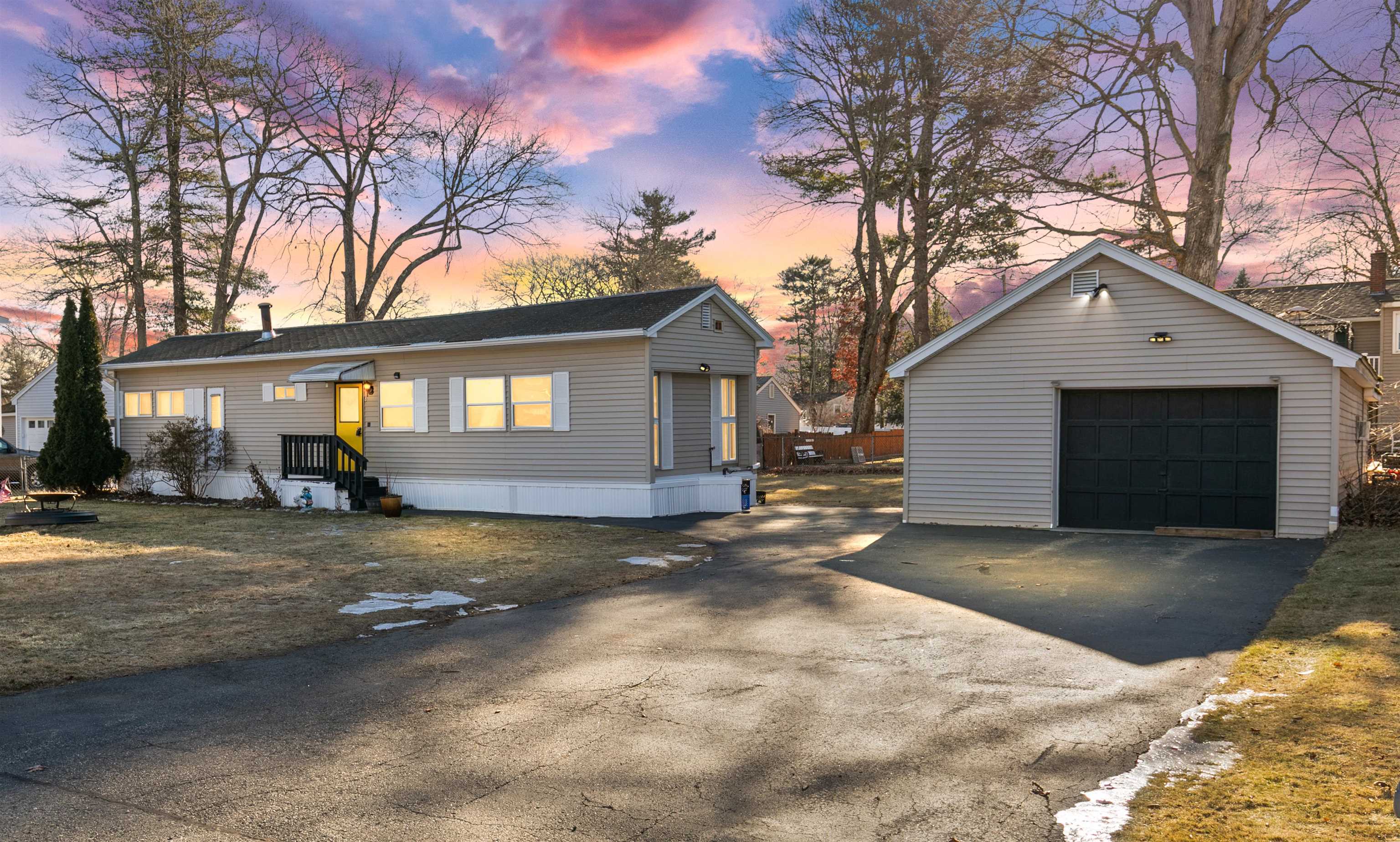 8 Gardner Ave, Salem, NH 03079