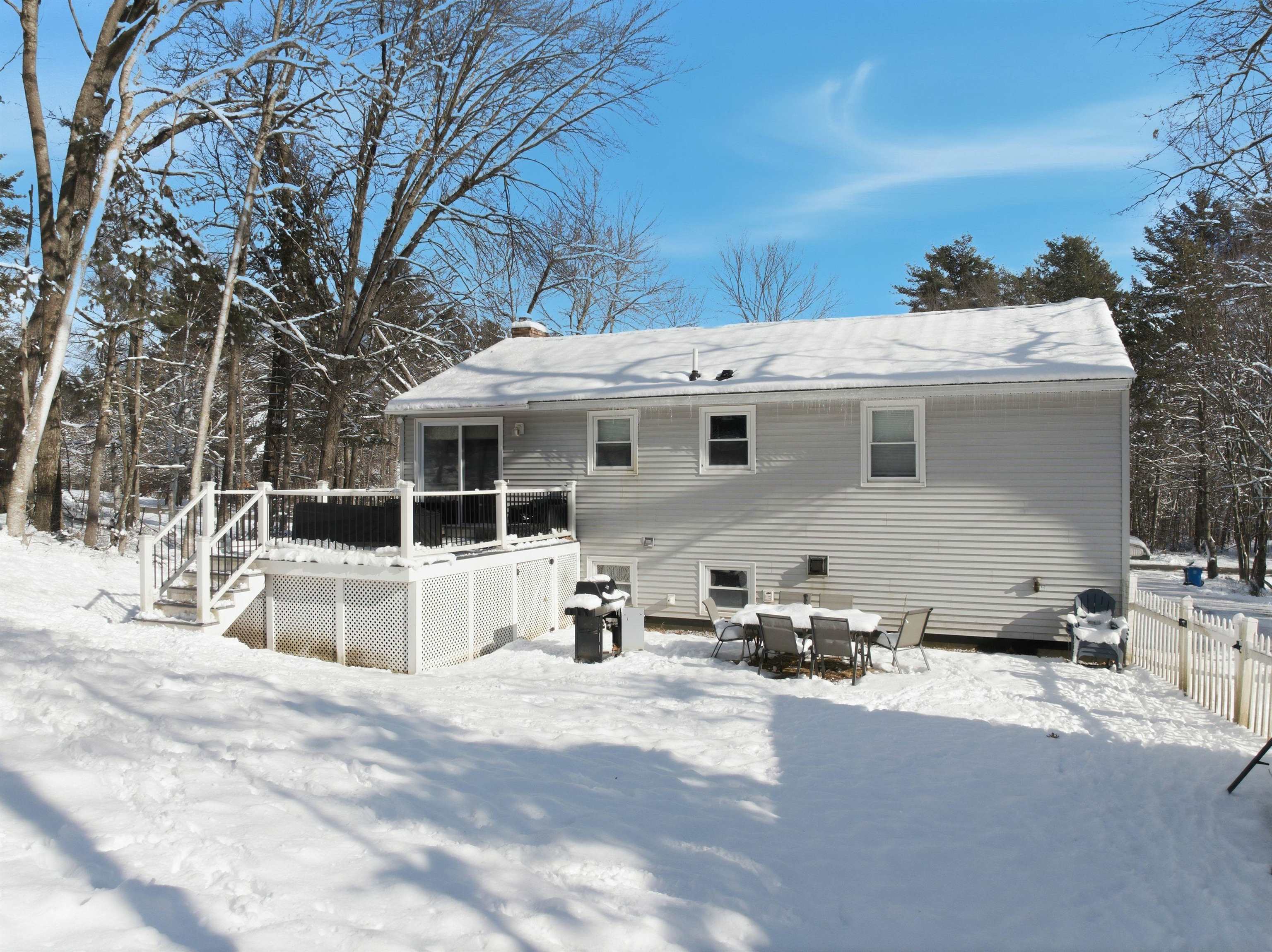 19 Sherwood Rd, Londonderry, NH 03053