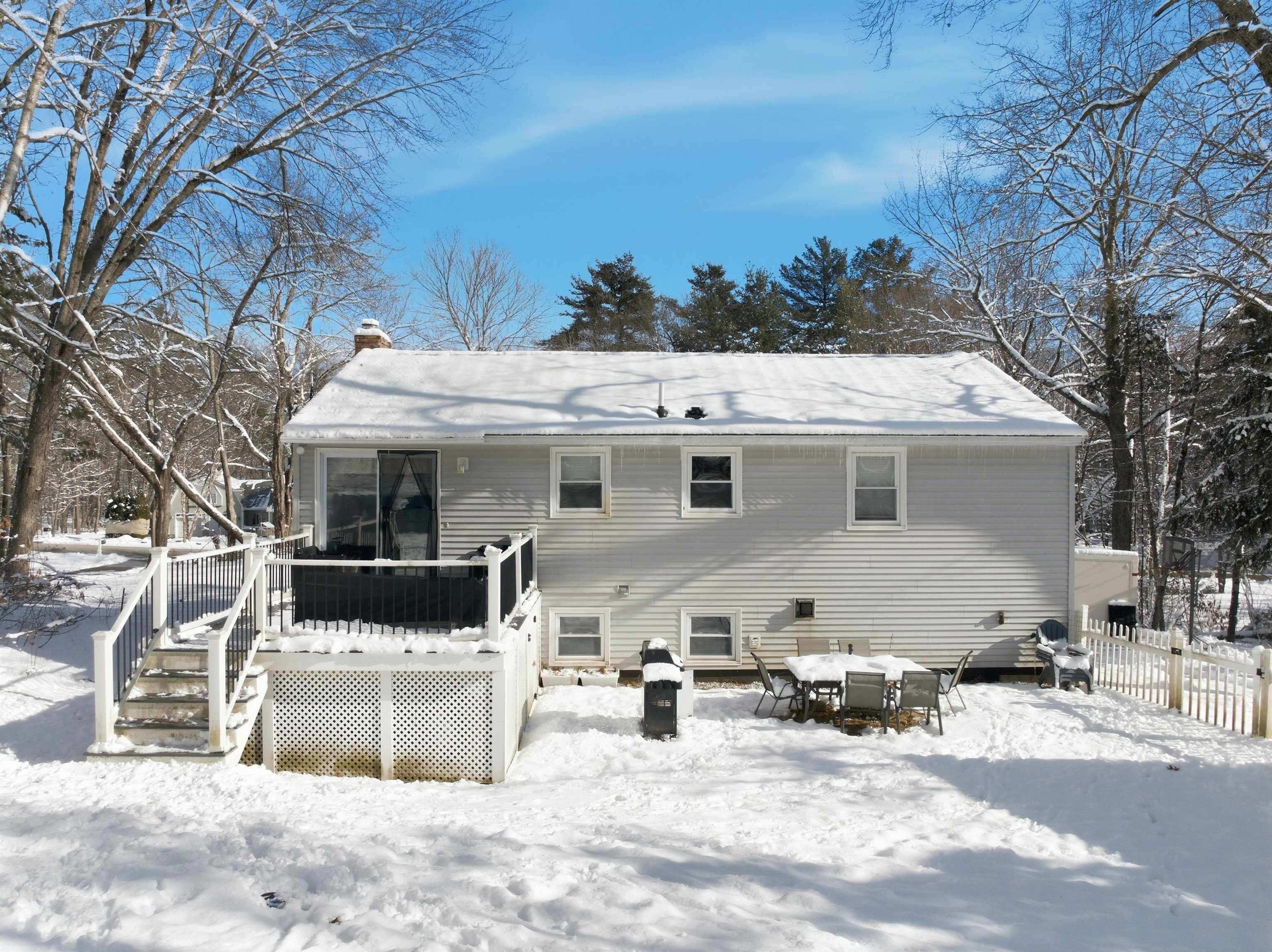 19 Sherwood Rd, Londonderry, NH 03053