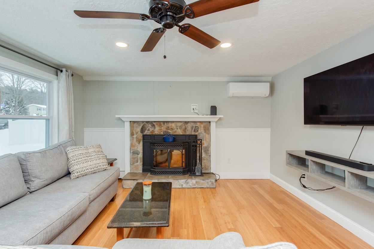 9 Pleasant View Dr, Hooksett, NH 03106