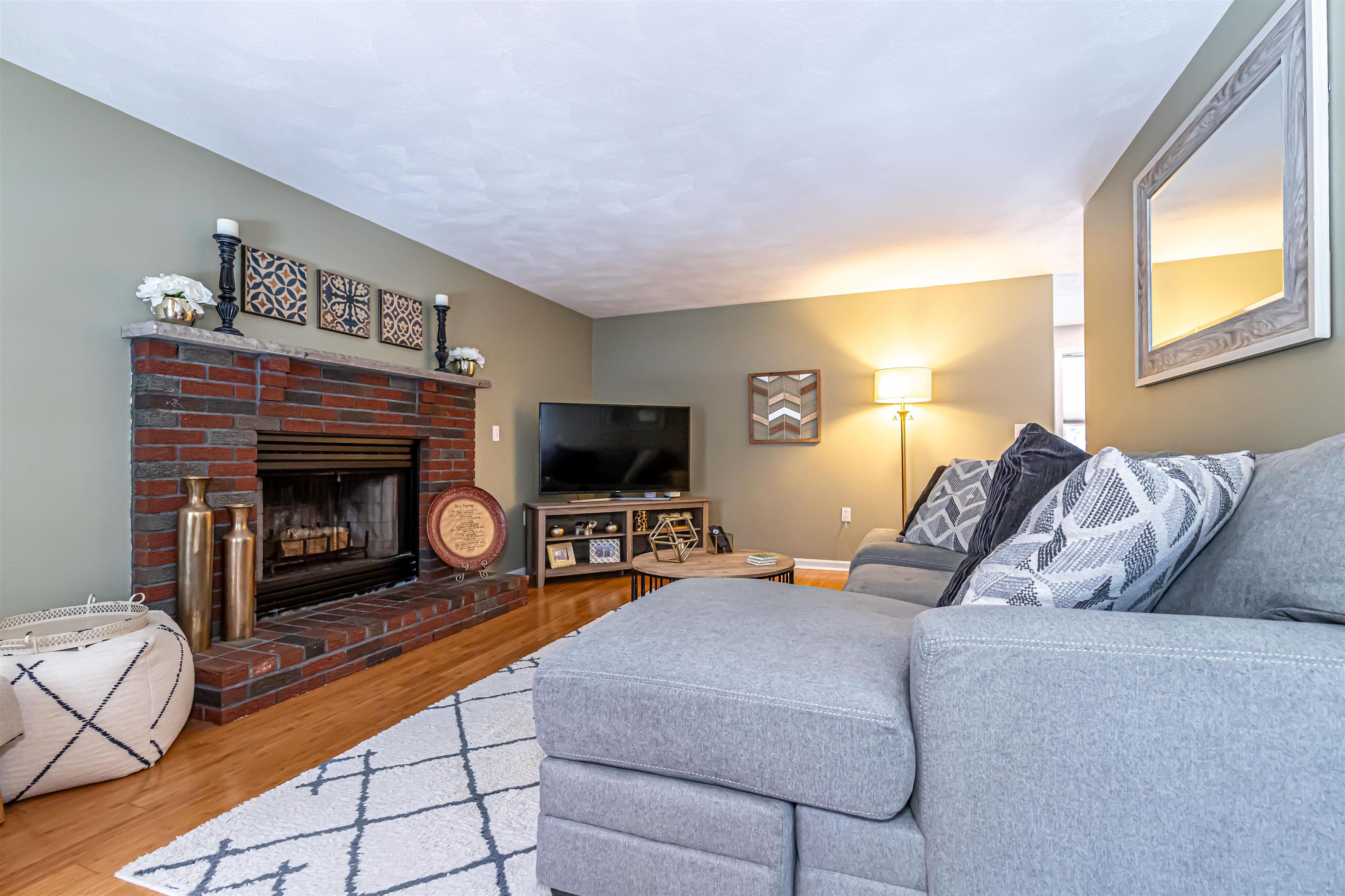 3 Sycamore Ln, Merrimack, NH 03054