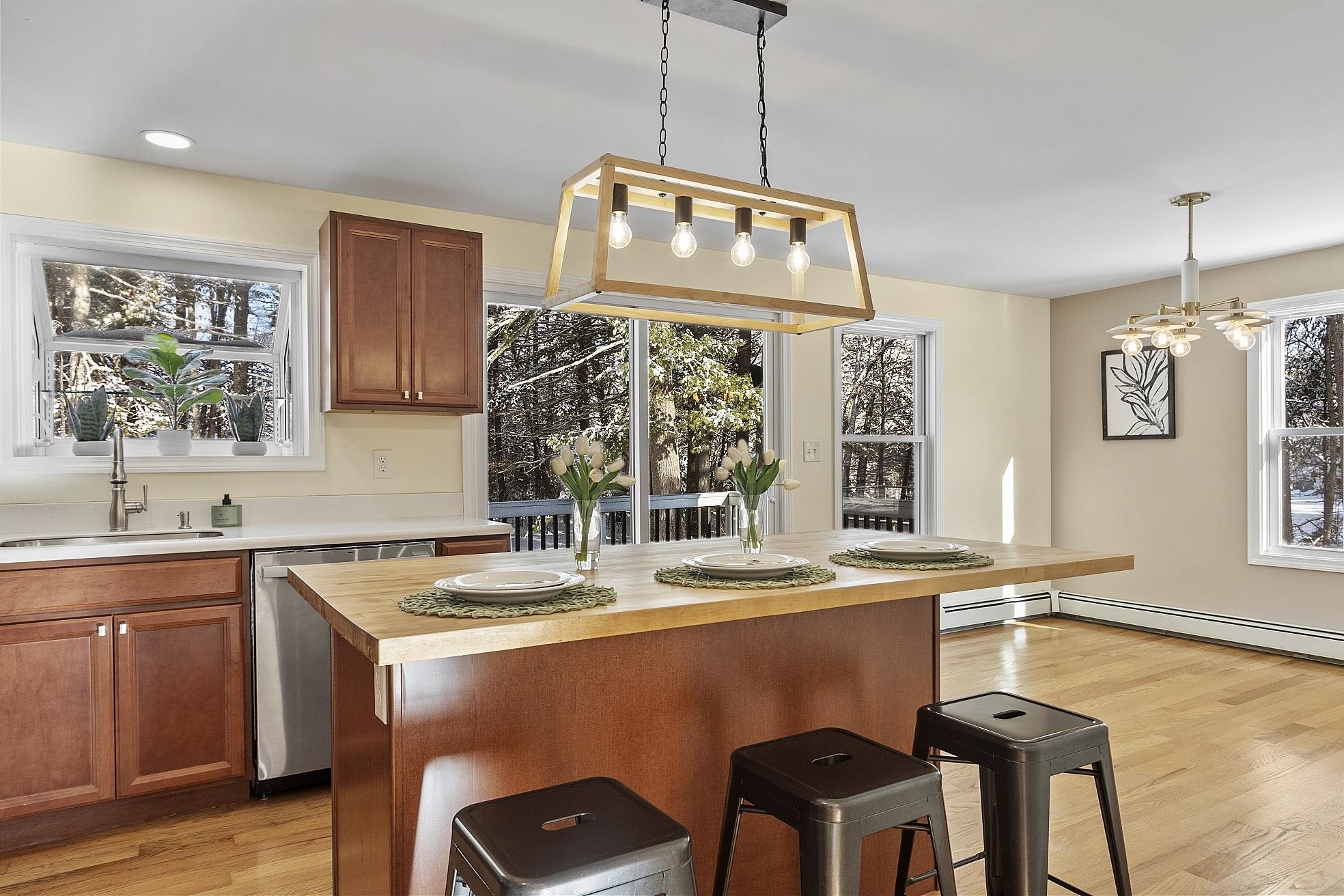 7 Tranquil Dr, Londonderry, NH 03053