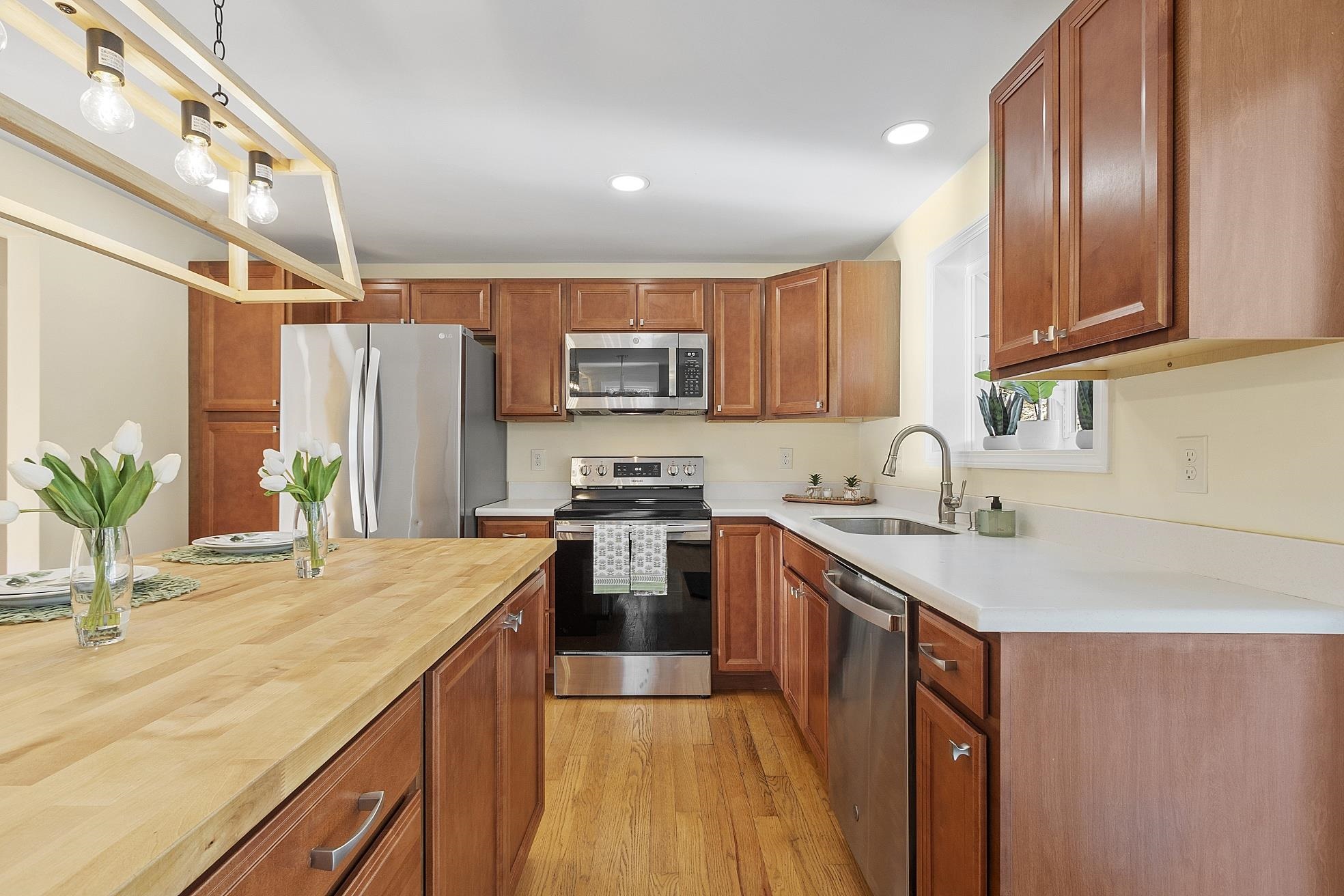 7 Tranquil Dr, Londonderry, NH 03053