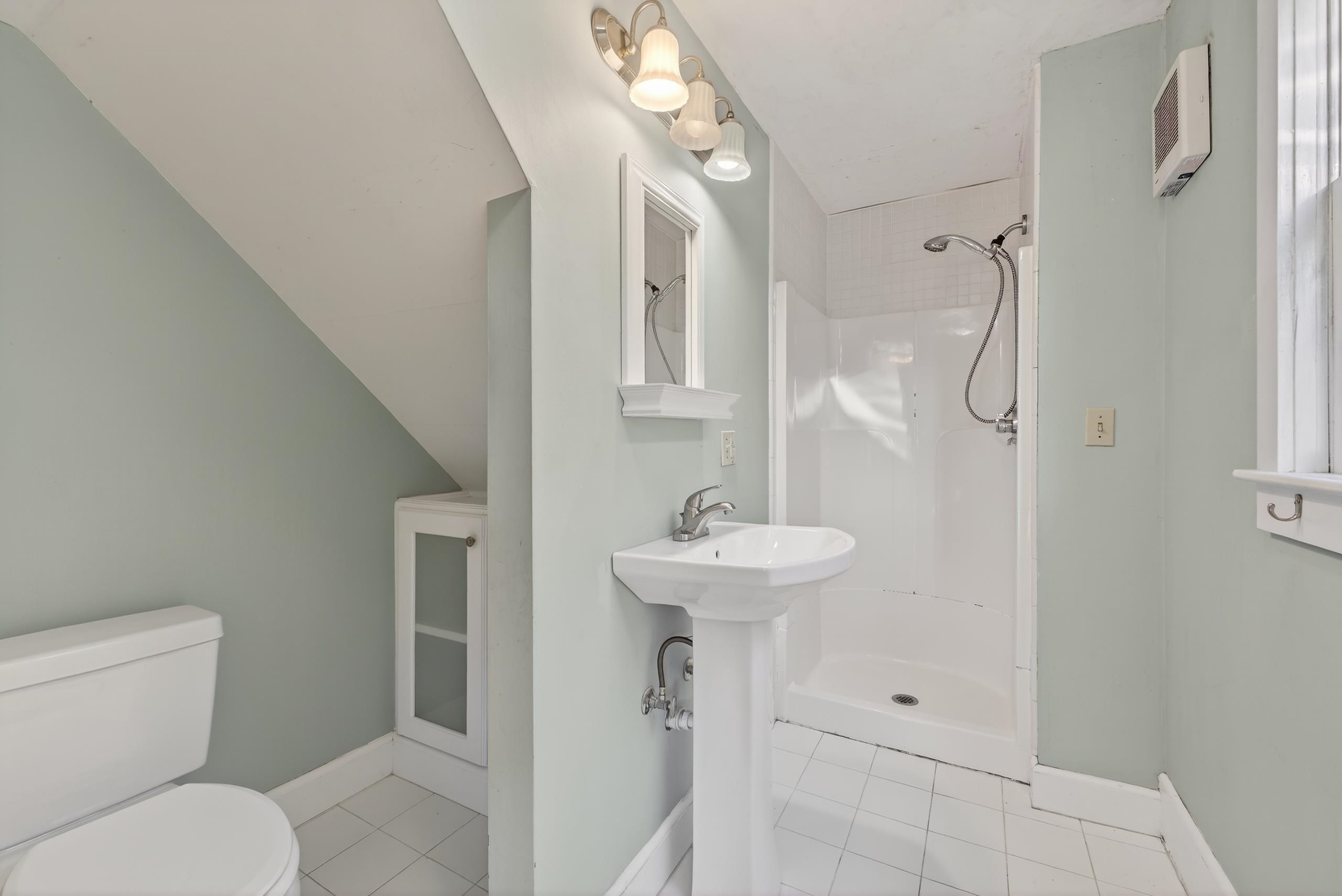 177 Main St, Newmarket, NH 03857