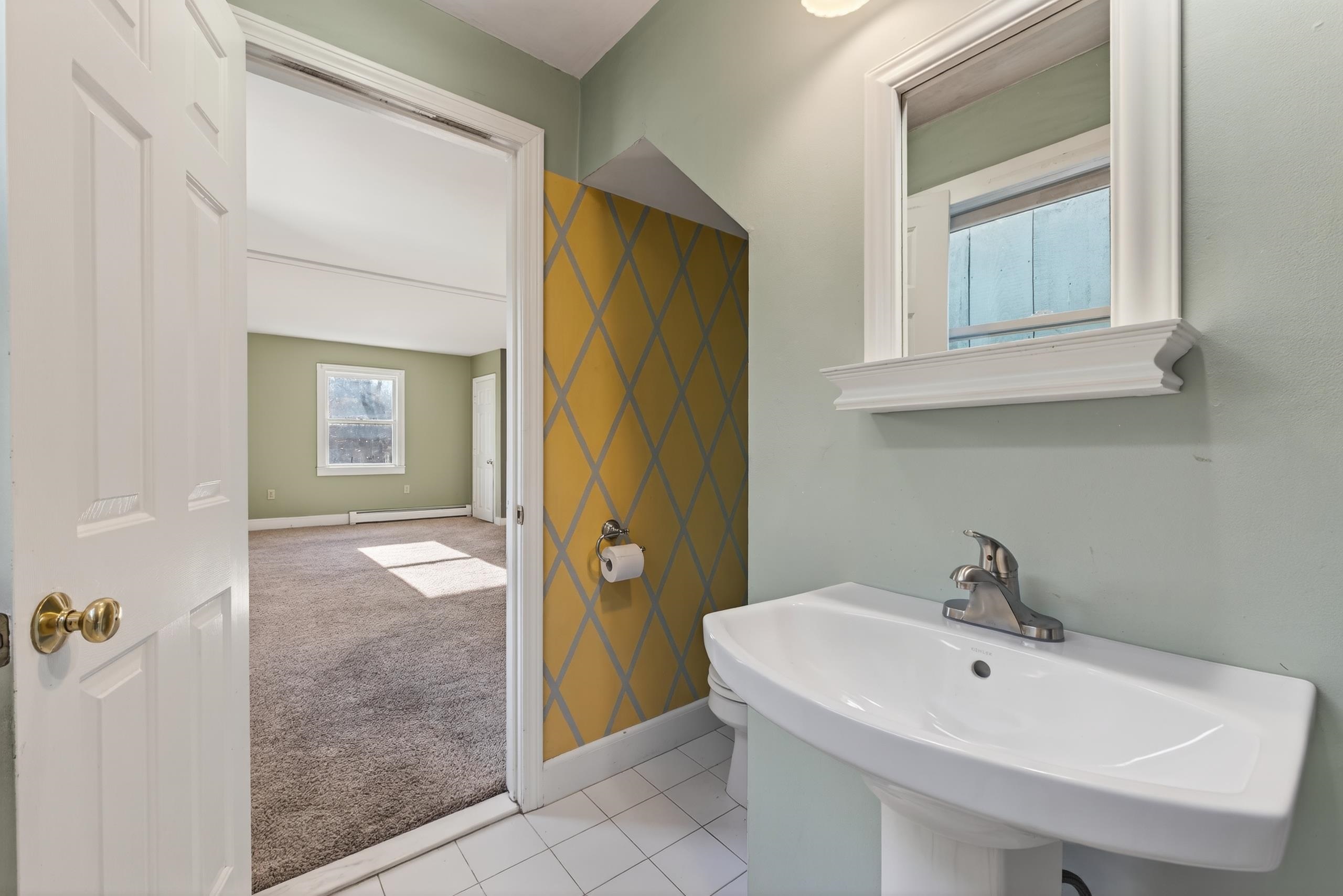 177 Main St, Newmarket, NH 03857