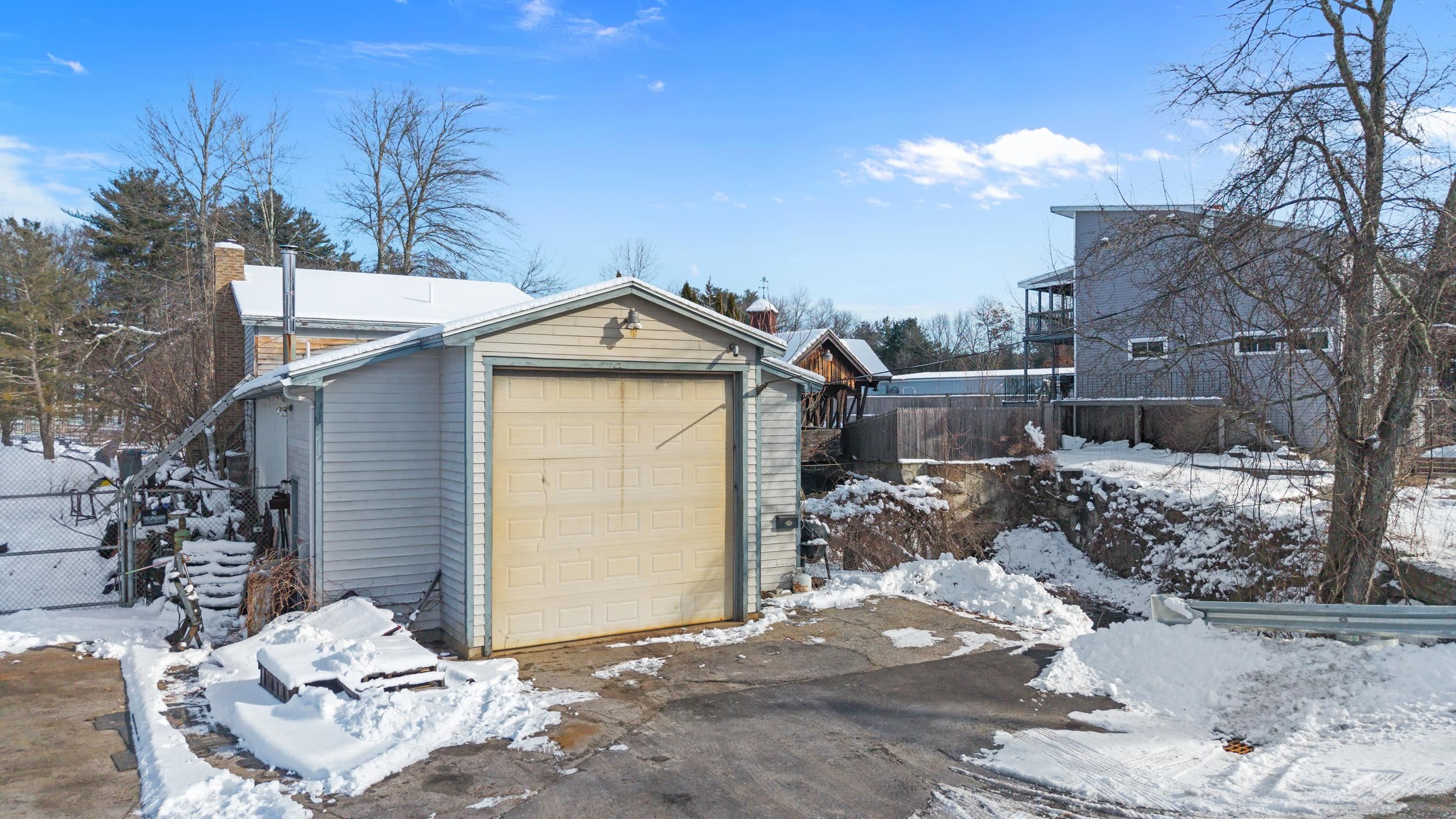 12 Melendy Rd, Hudson, NH 03051