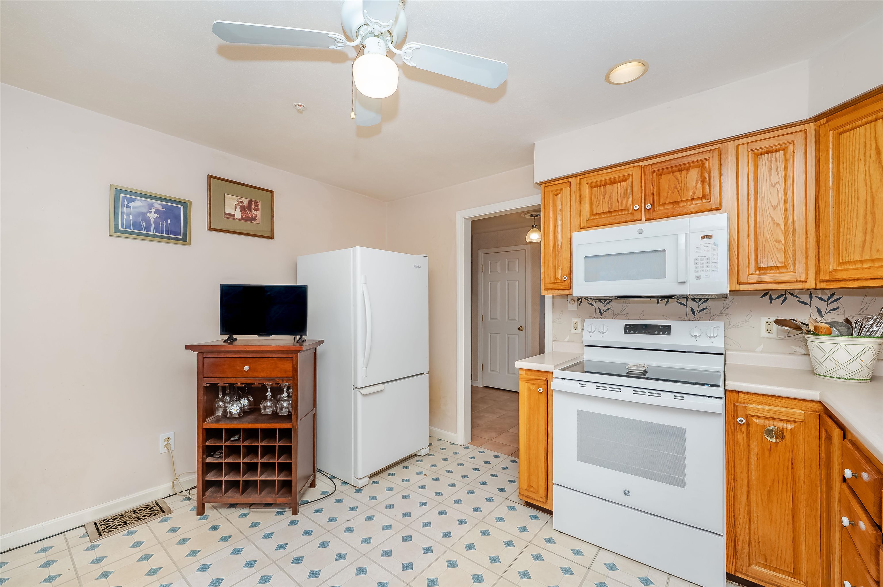 8 Coles Way, Atkinson, NH 03811