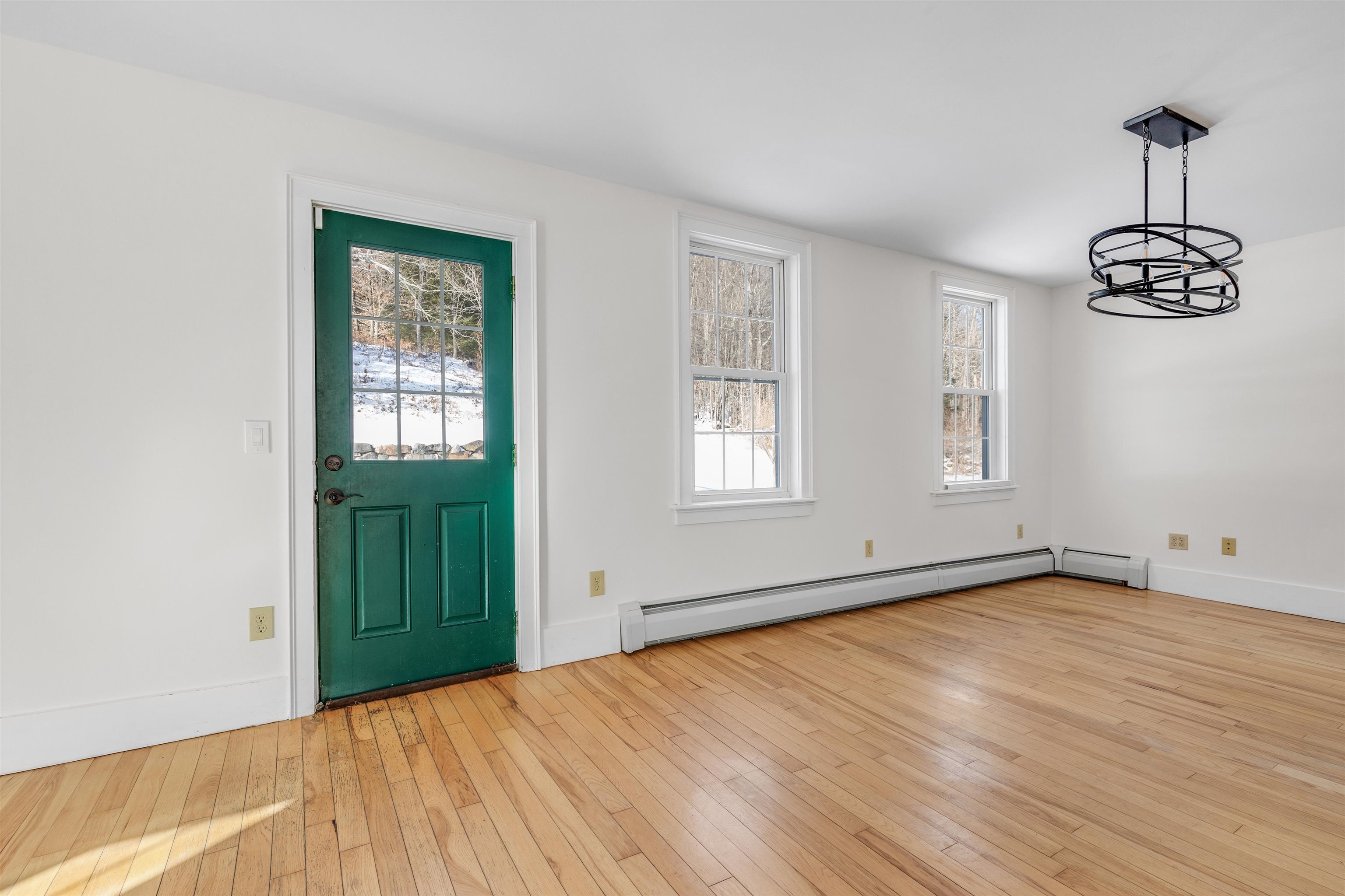 Dining and informal living area off kitchen 24639662
