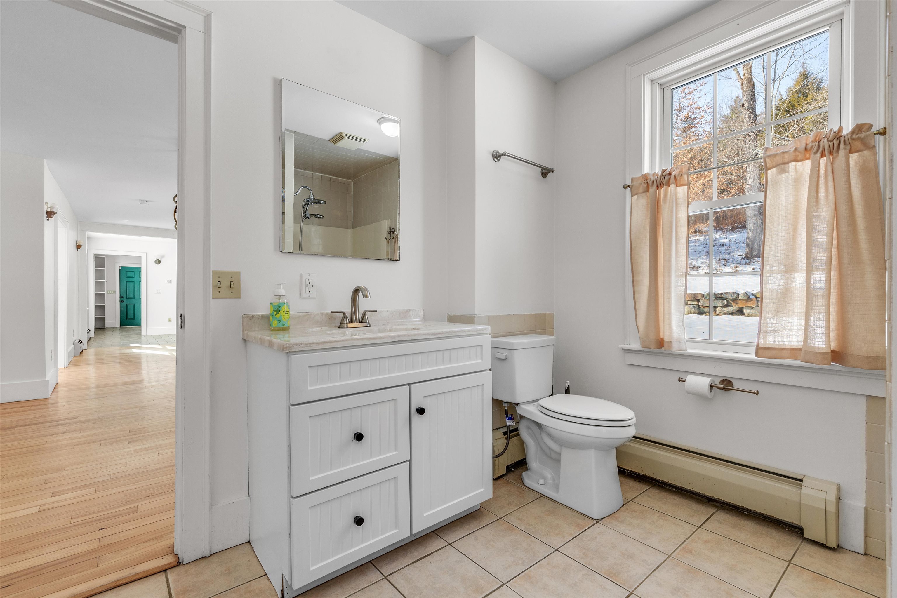 Primary bath with laundry hookups 24639666