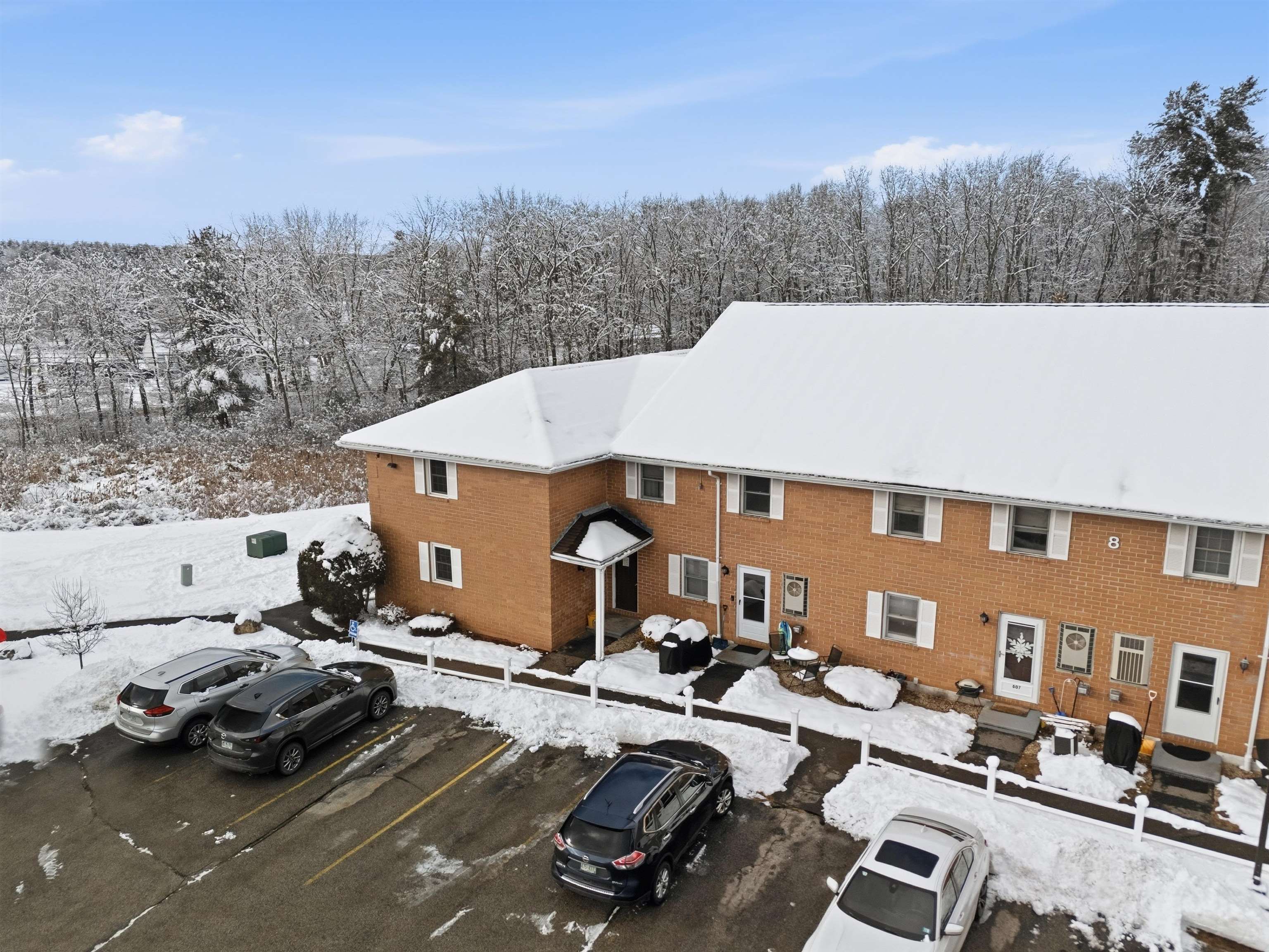 804 Elmwood Dr, Hudson, NH 03051