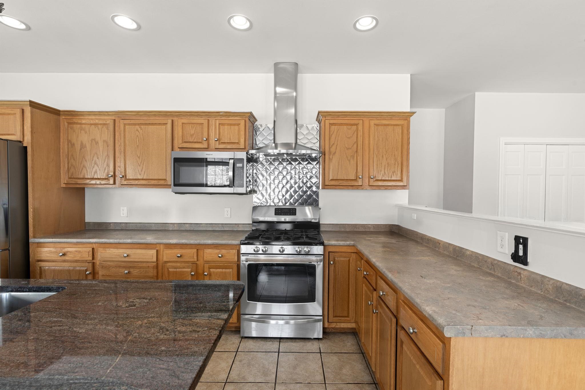 95 Wright Rd, Hollis, NH 03049