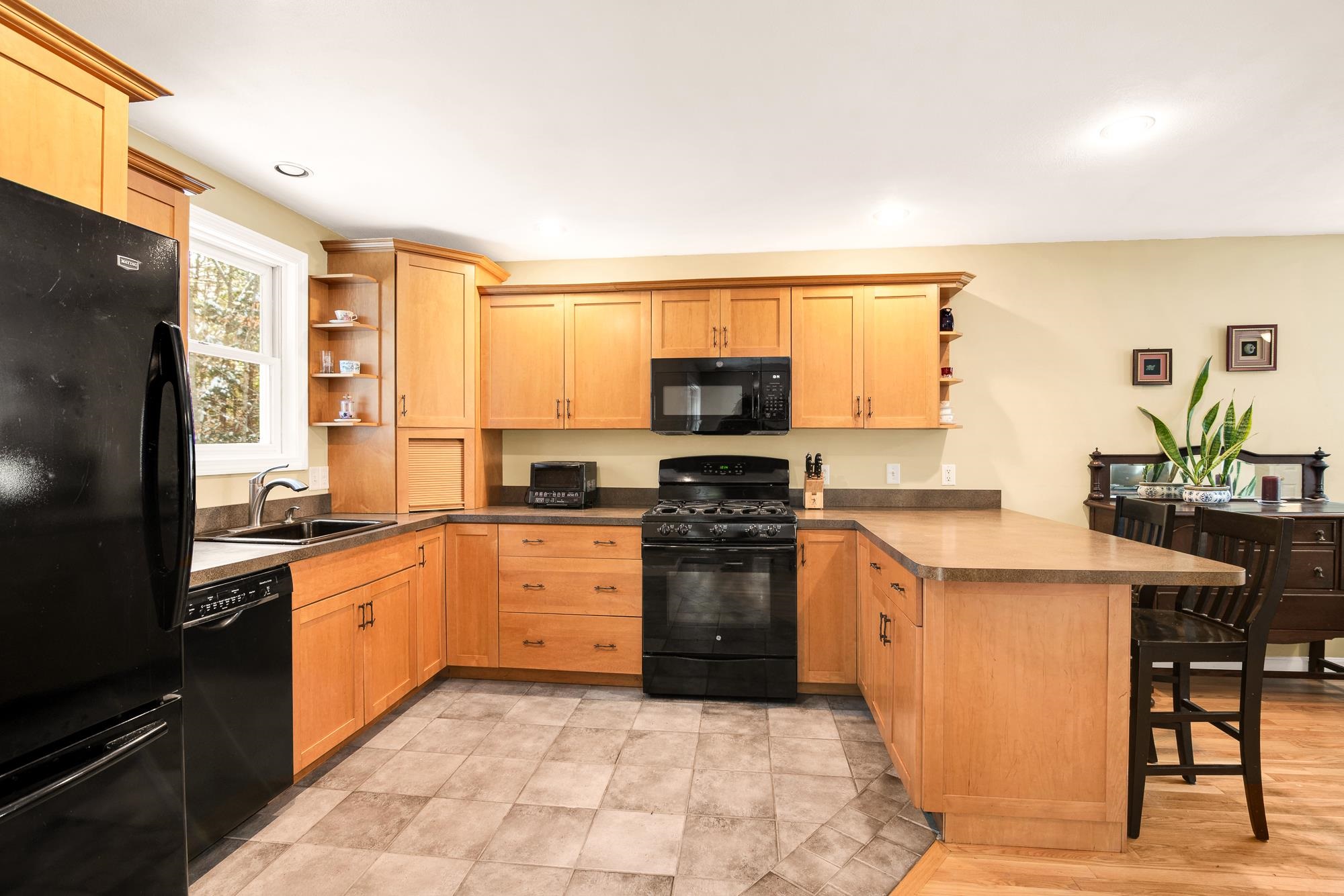 12 Isabelle Ln, Rochester, NH 03867